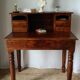 Bureau à gradins en noyer massif