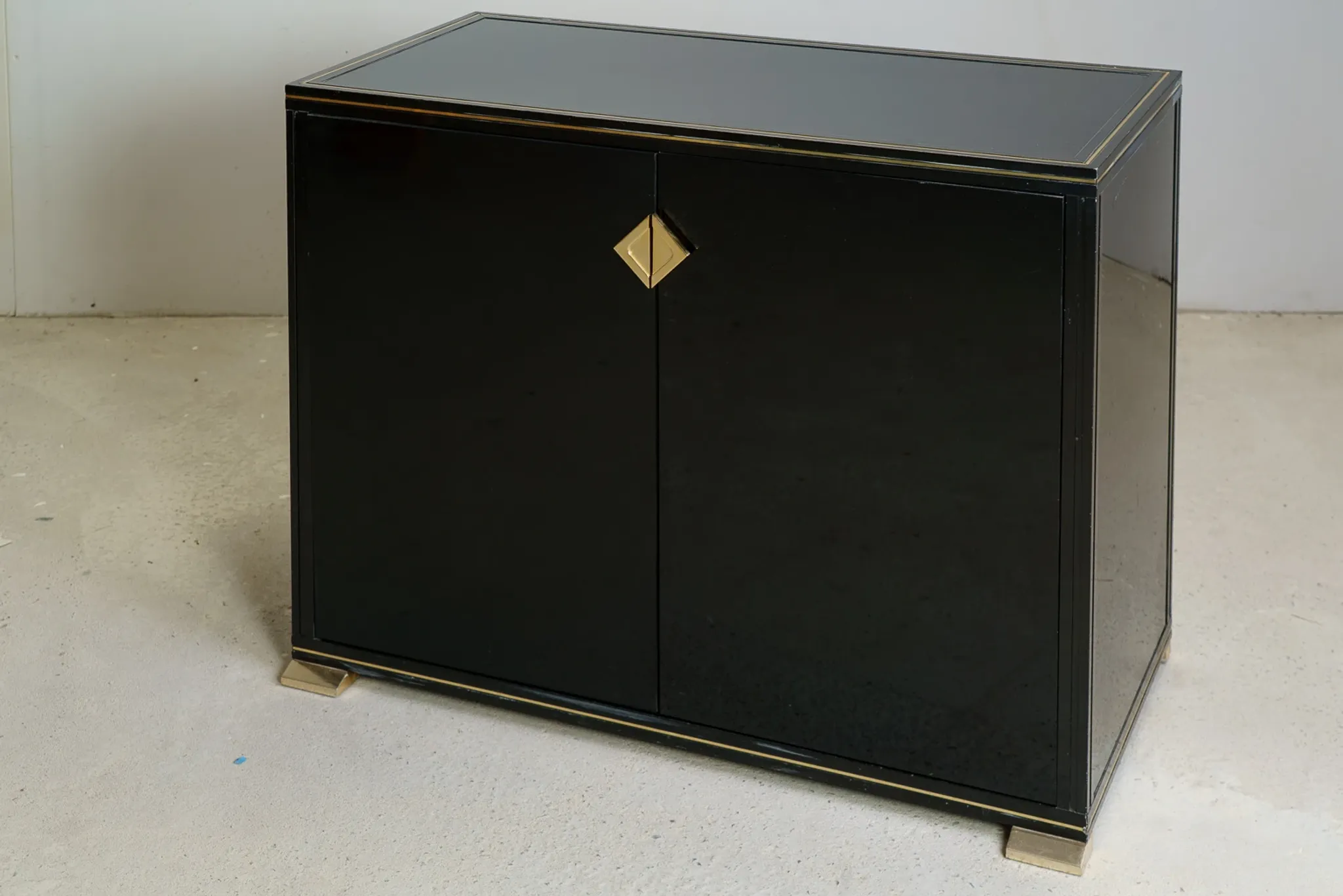 Small buffet Pierre Vandel black lacquered