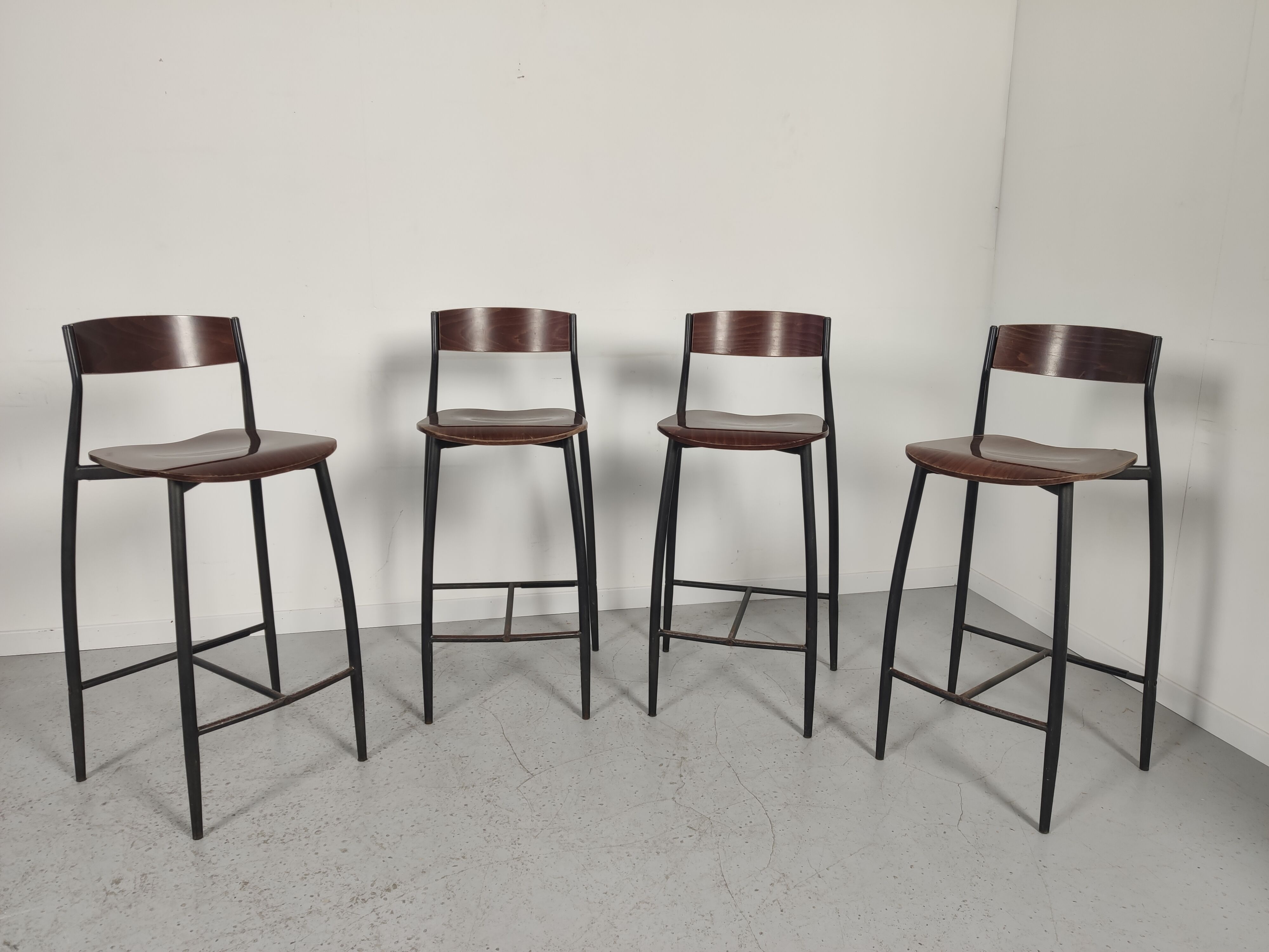 Lot 4 industrial bar stools 70s