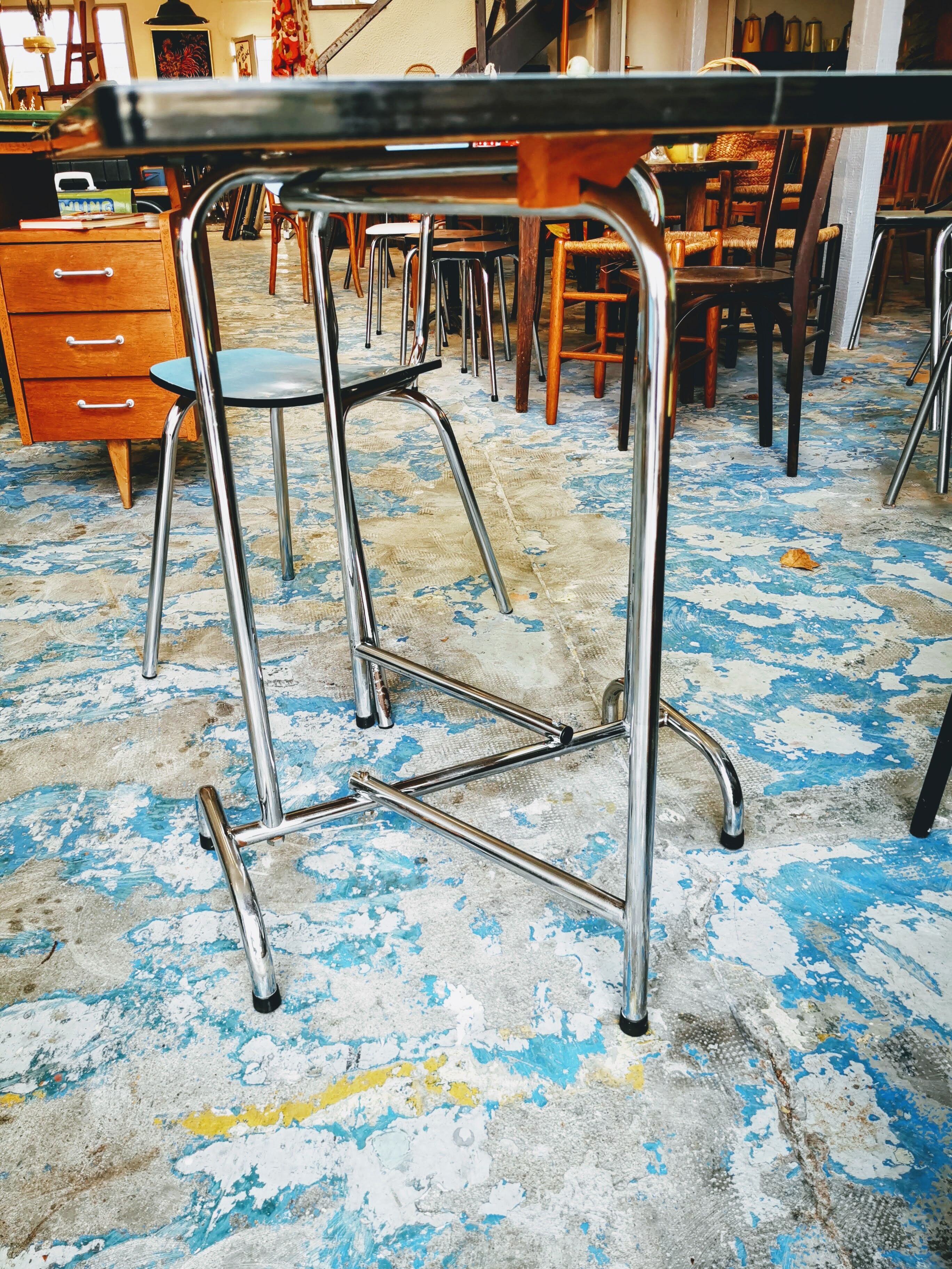 Shapeica folding table
