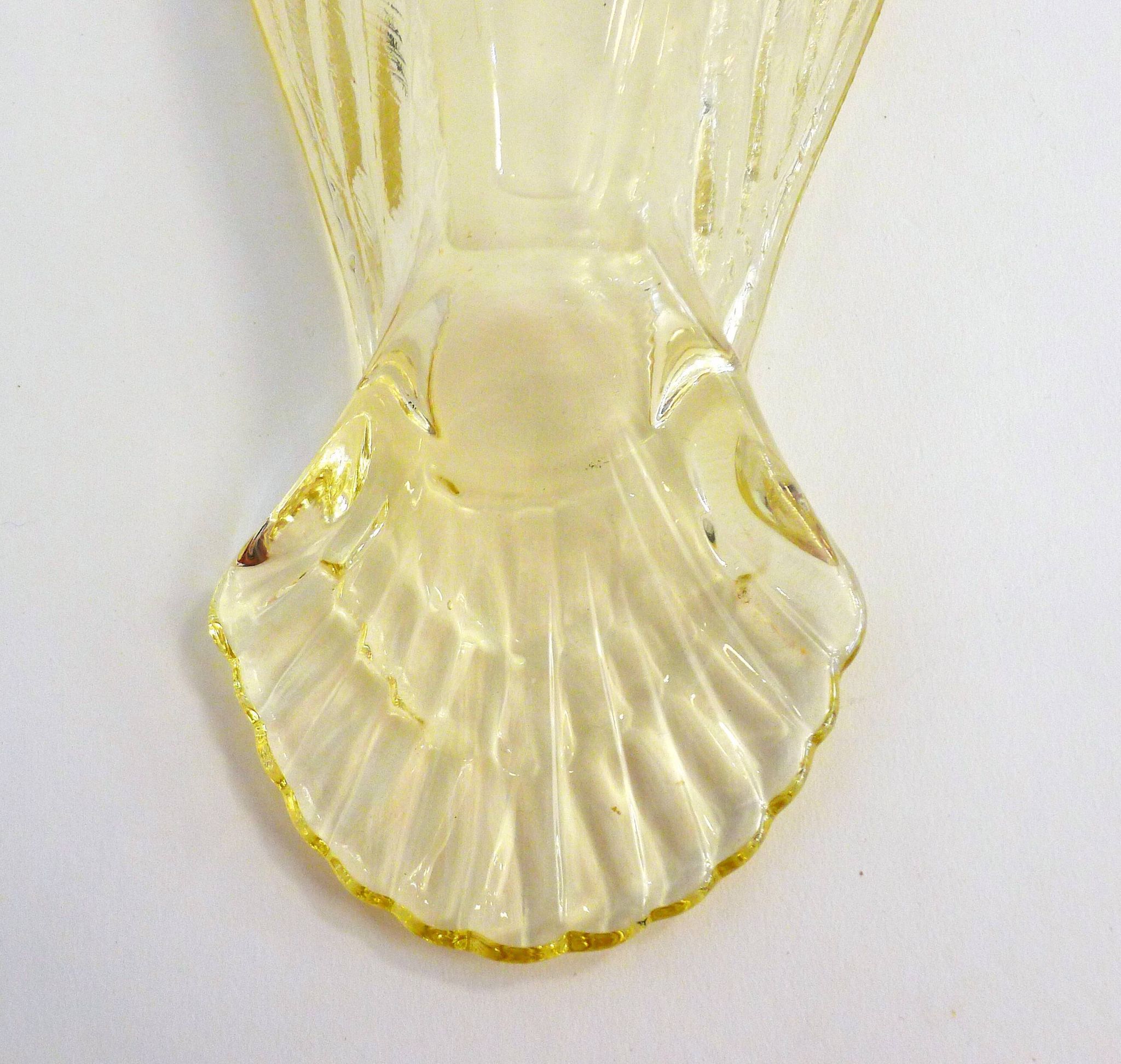 Bird bowl, in pale yellow crystal glass