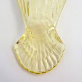 Plat coupe oiseau, en verre cristallin jaune pâle