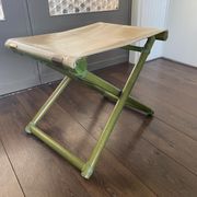 Tabouret pliable vintage Regency en hêtre italien et cuir