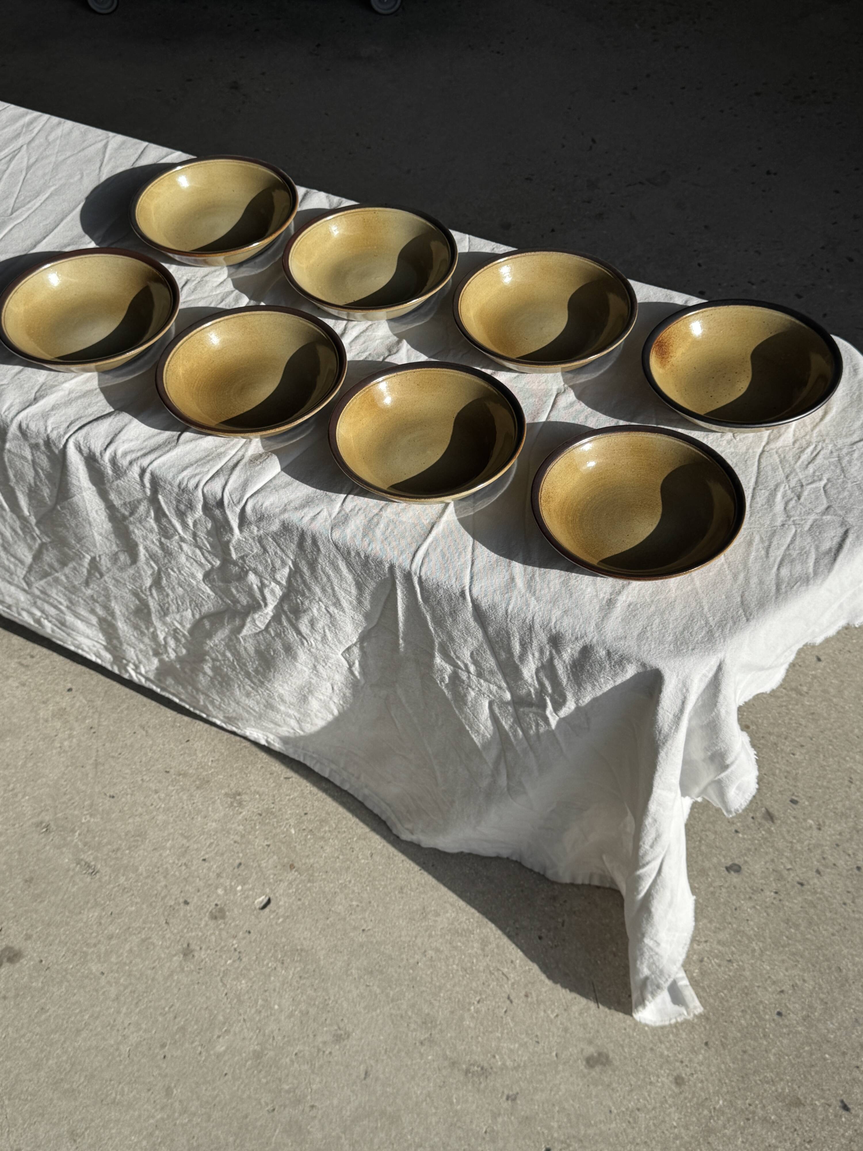 Set of 8 brown-rimmed stoneware deep plates Atelier Saint Simon D19.5