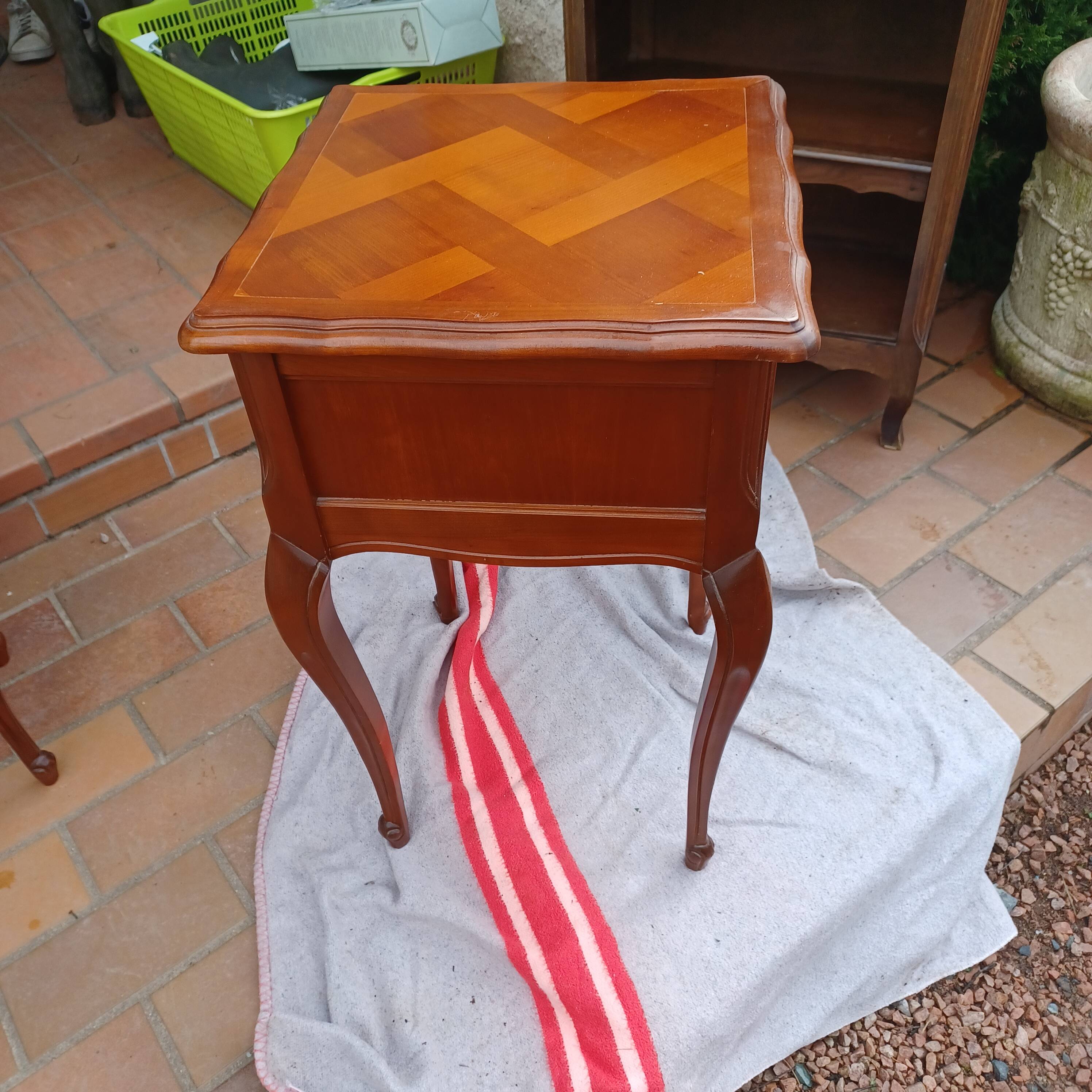 Meuble d'appoint pour téléphone avec son tabouret