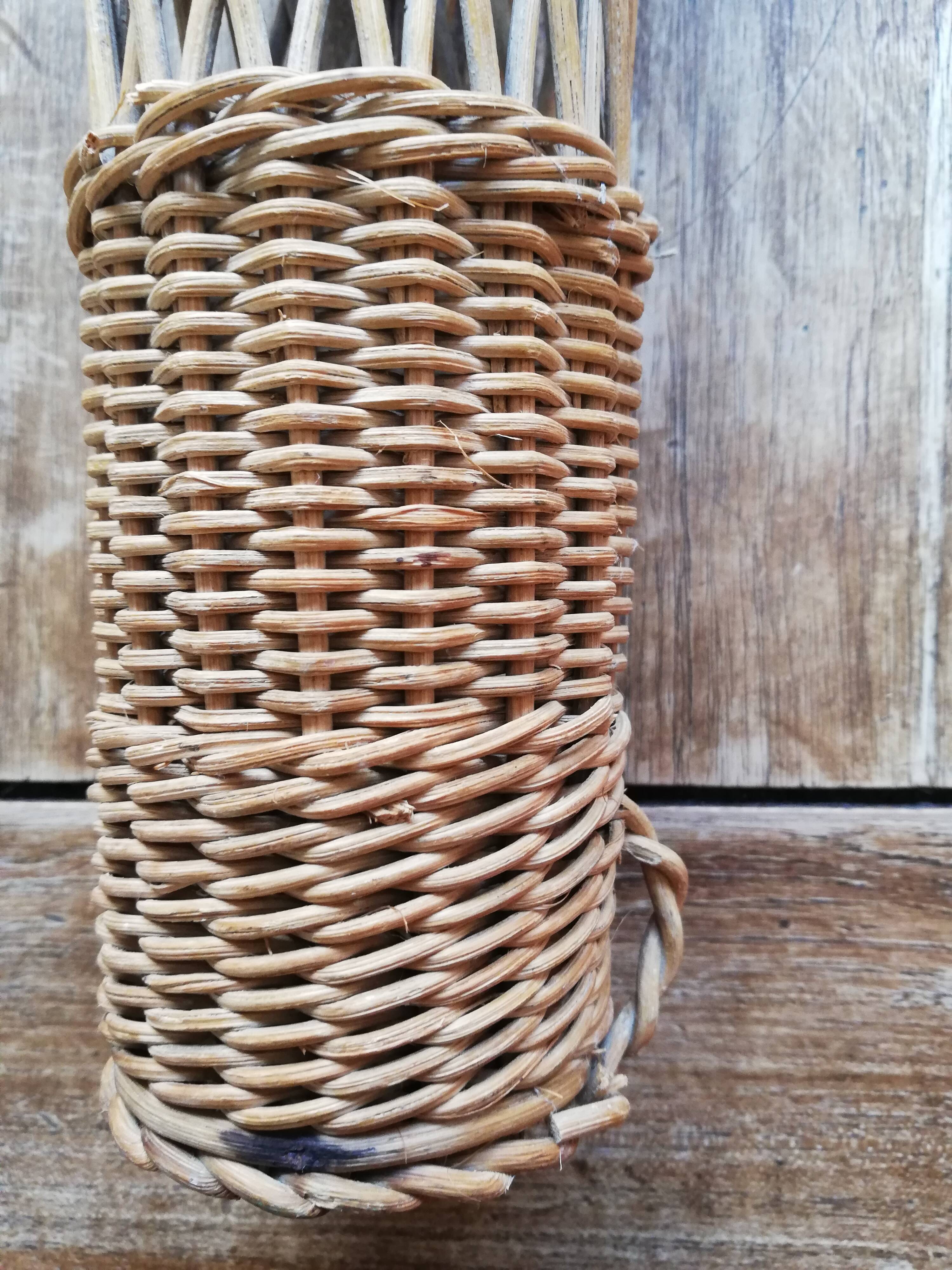 Rattan bouquet holder