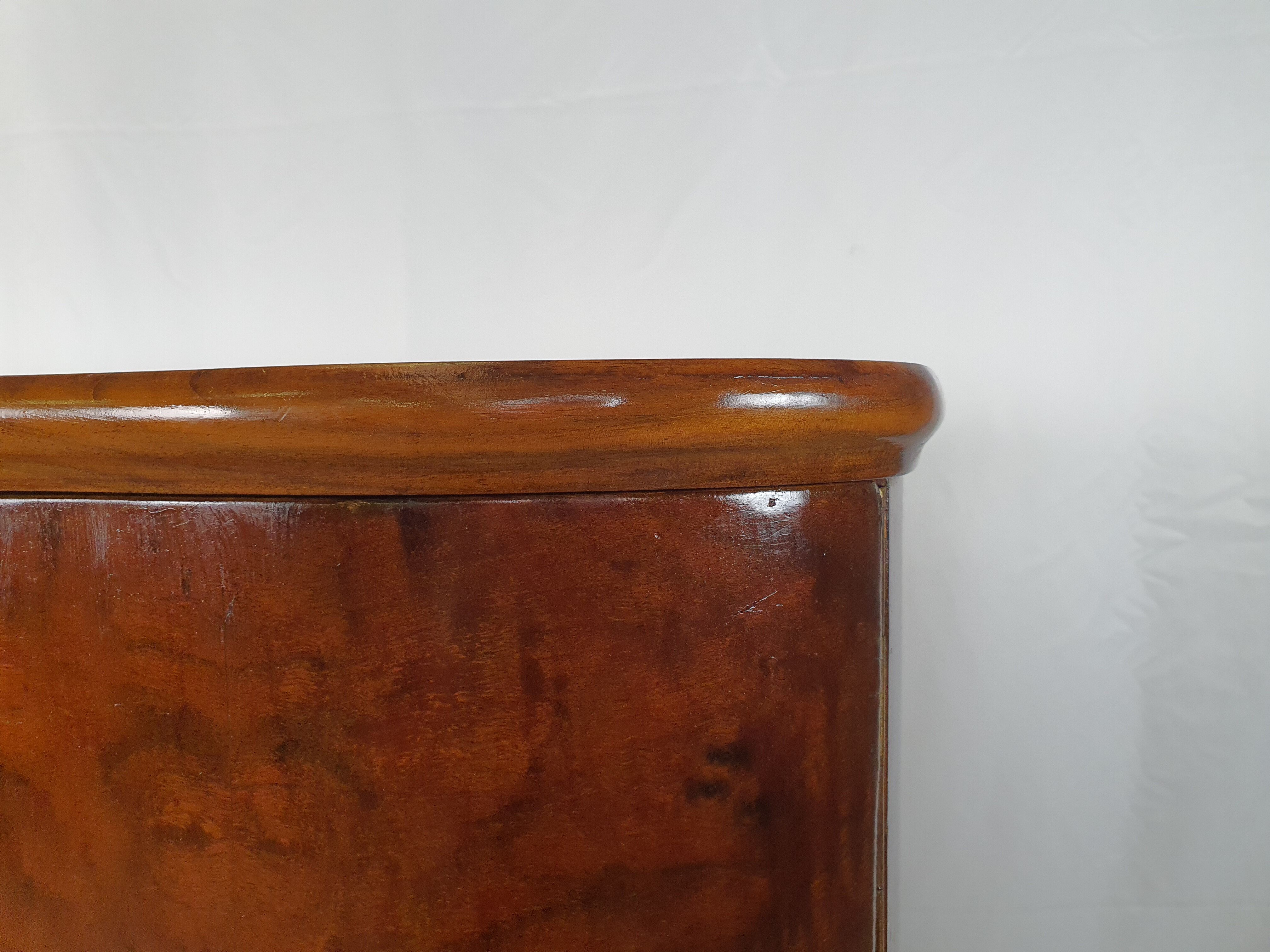 Art Decò Sideboard in Walnut