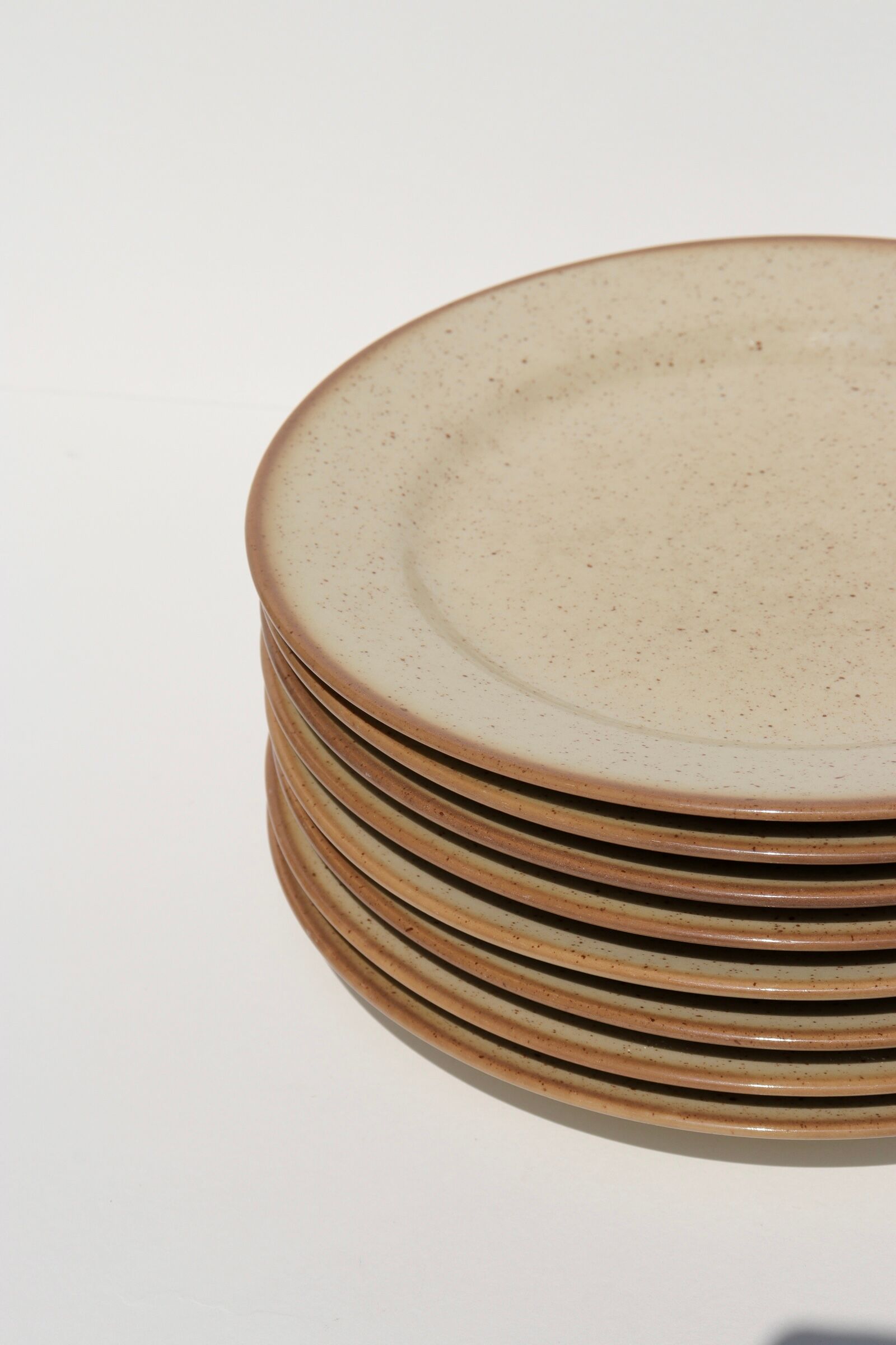 8 plates in speckled Tulowice sandstone