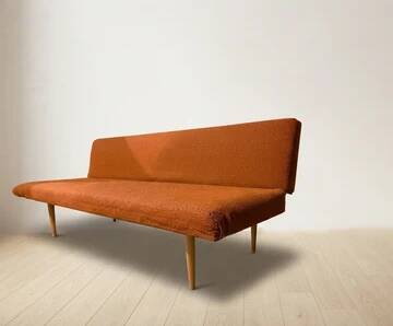 Lit de jour pliant des années 50 par Miroslav Navrátil, revêtement orange, années 1960, Tchécoslovaquie, 186 × 60 × 72 cm