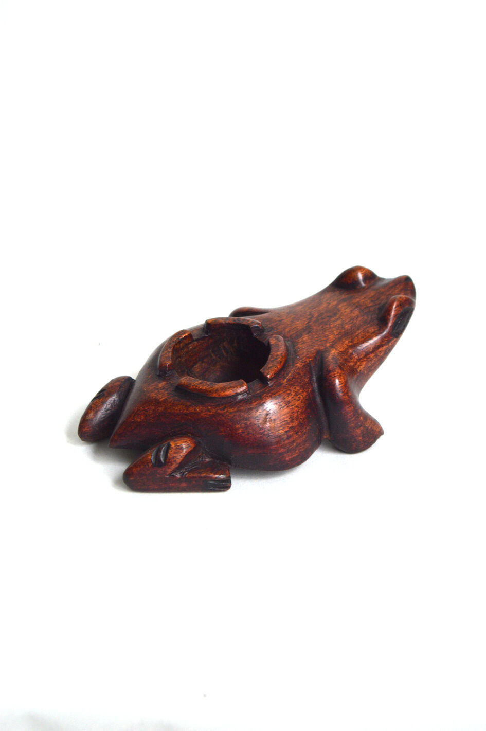 Cendrier grenouille en bois sculpté
