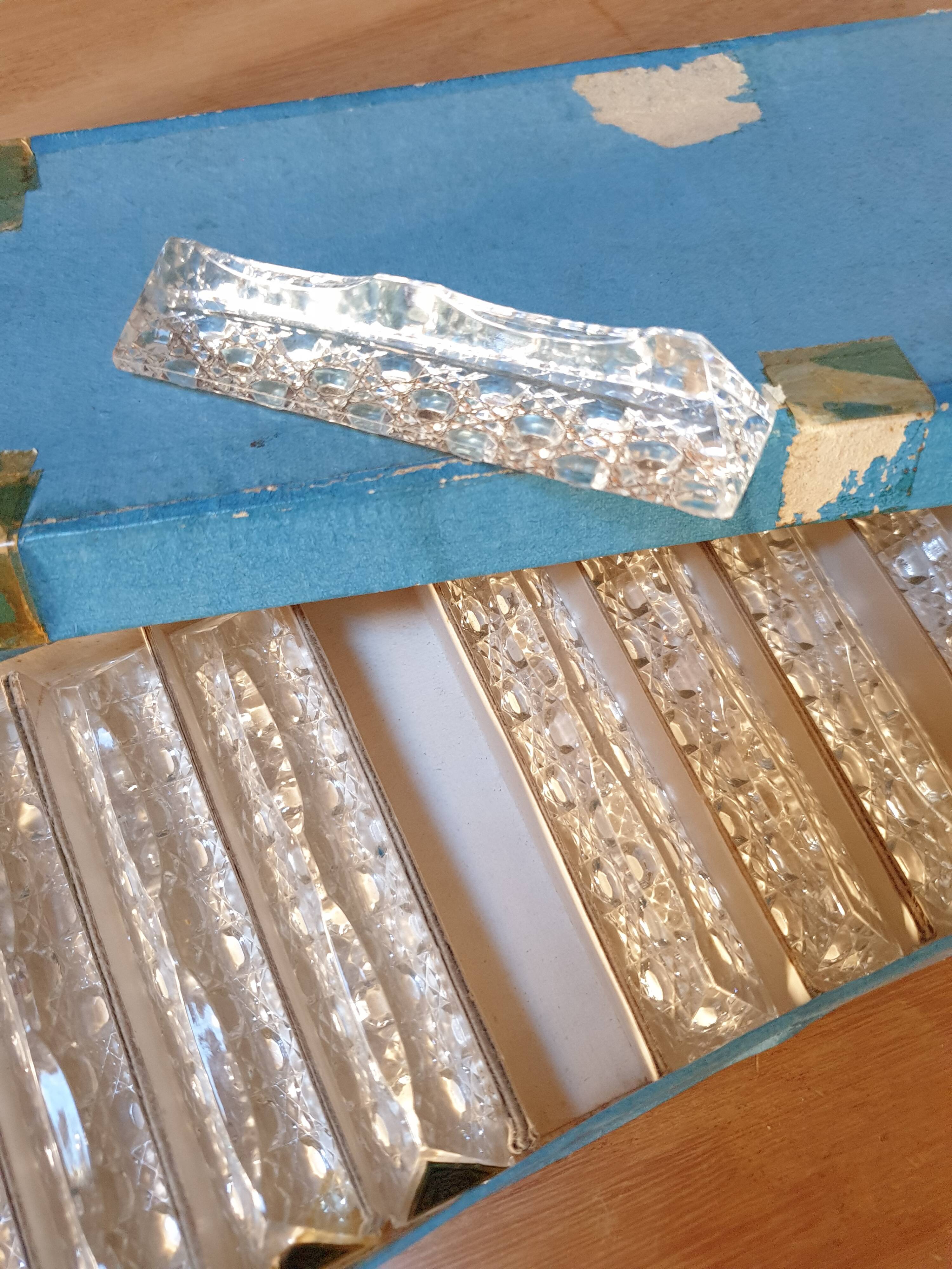 Crystal knife holder