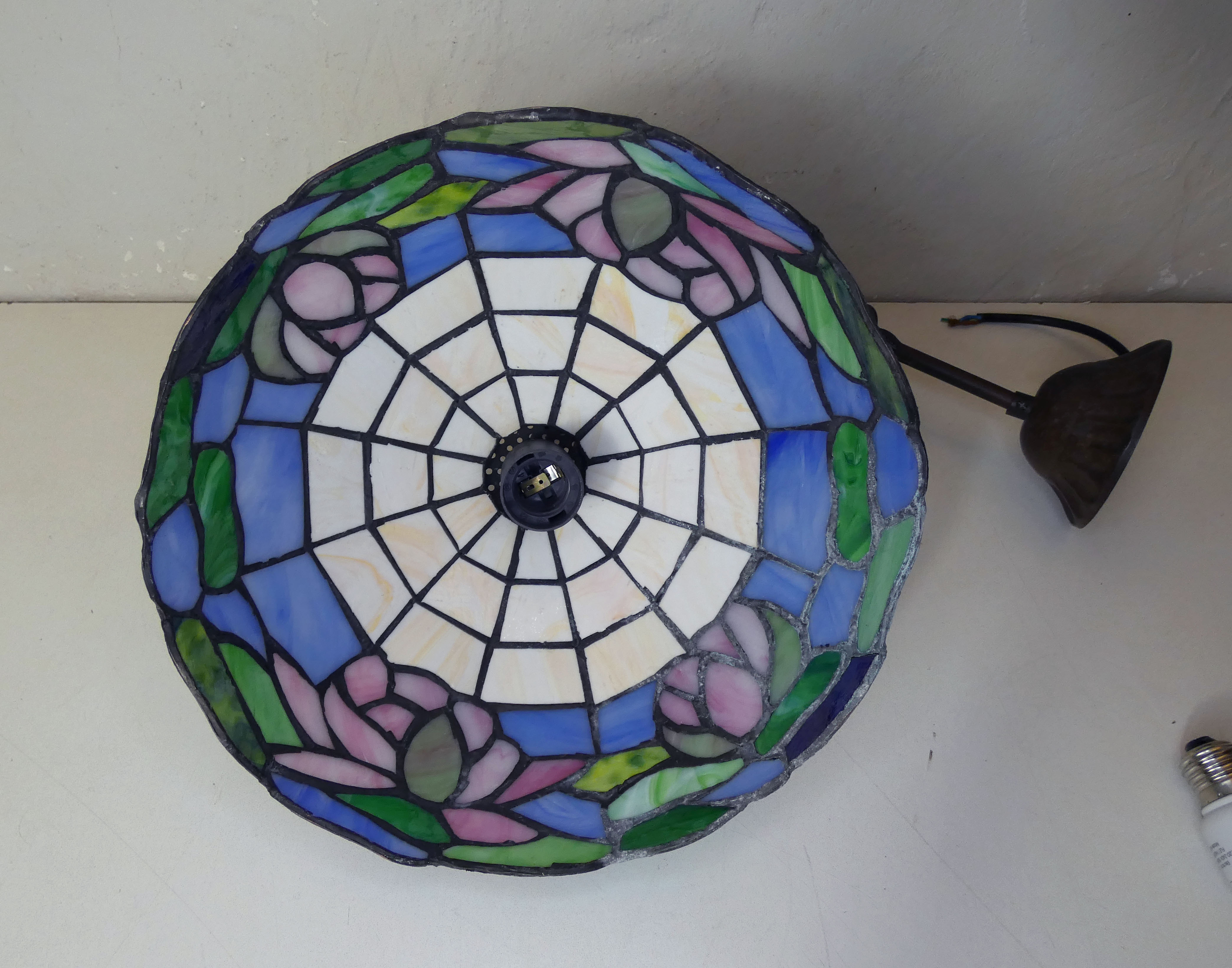 Suspension luminaire tiffany verre fleur de lotus vintage