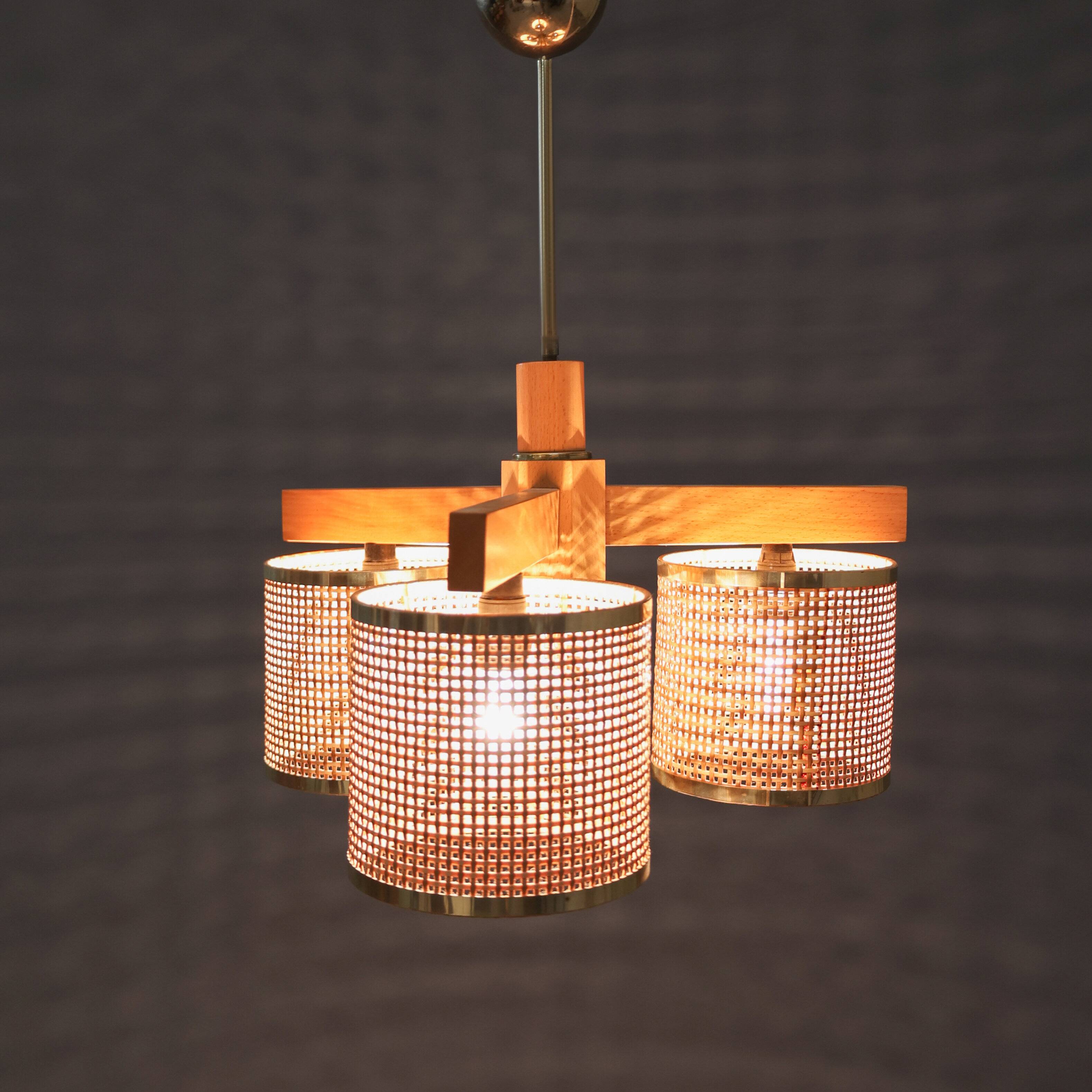 Plafonnier vintage en rotin et laiton, années 1980, Italie.