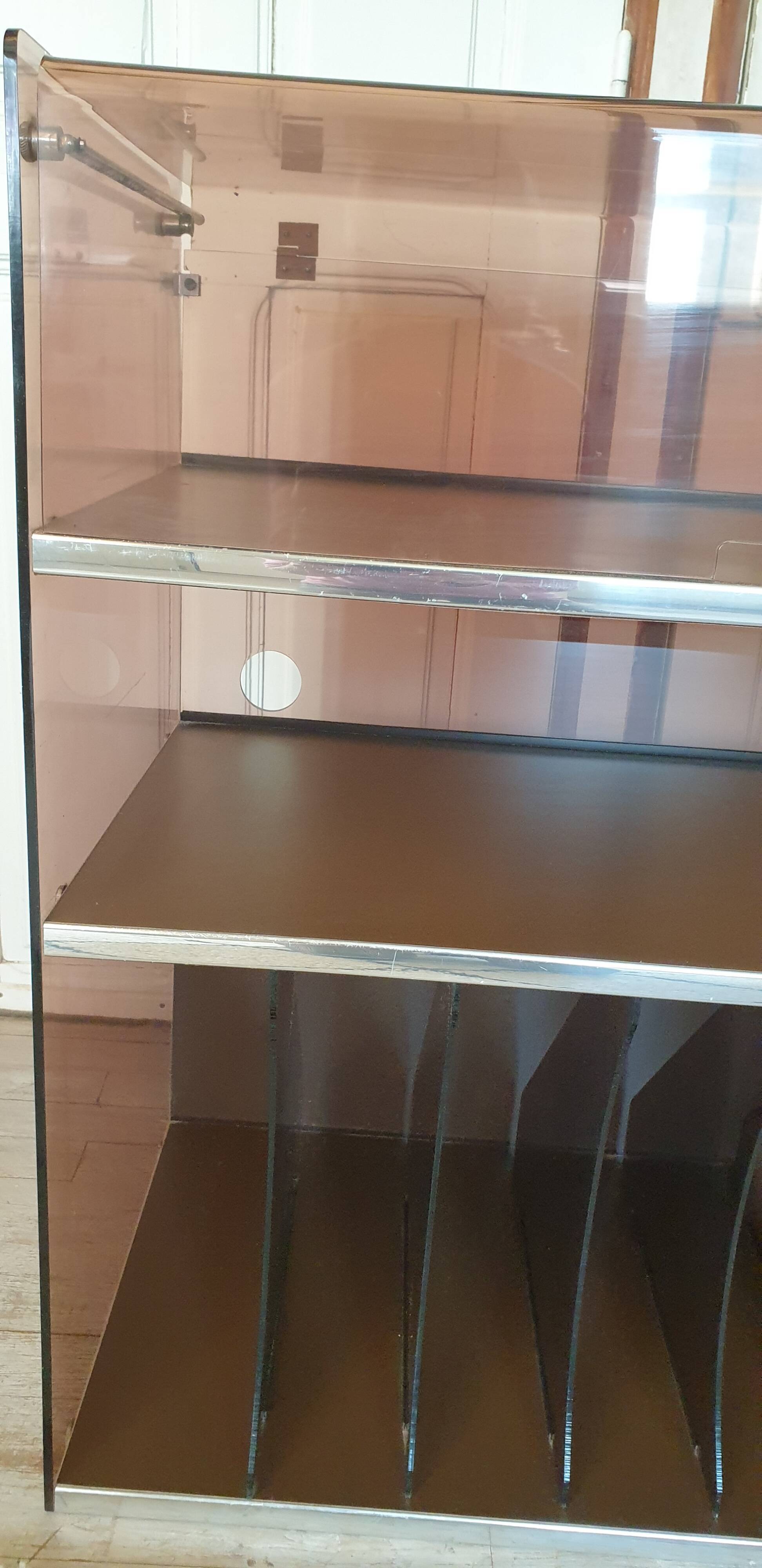 Meuble hifi stéréo en plexiglas