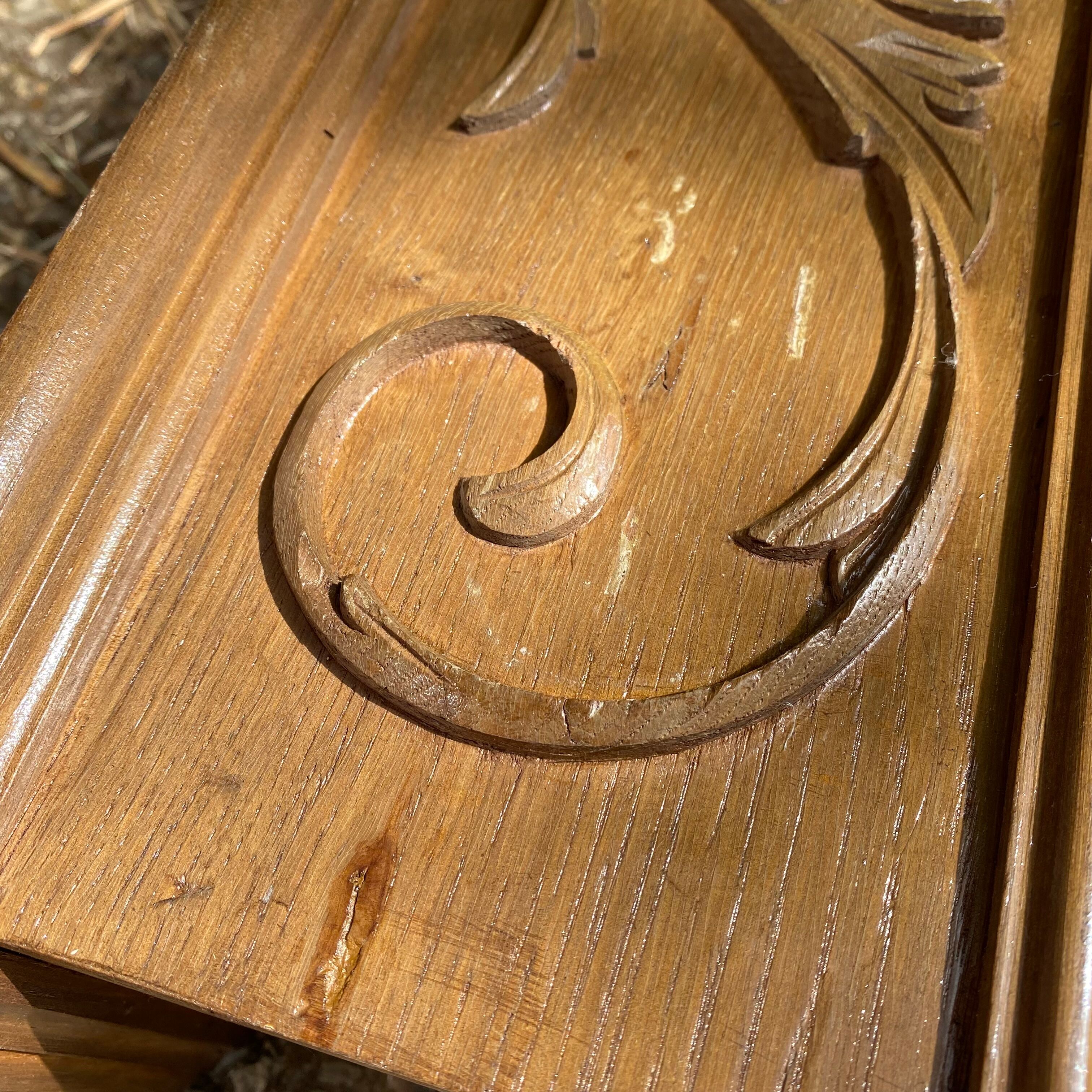 Old wooden curtain cover