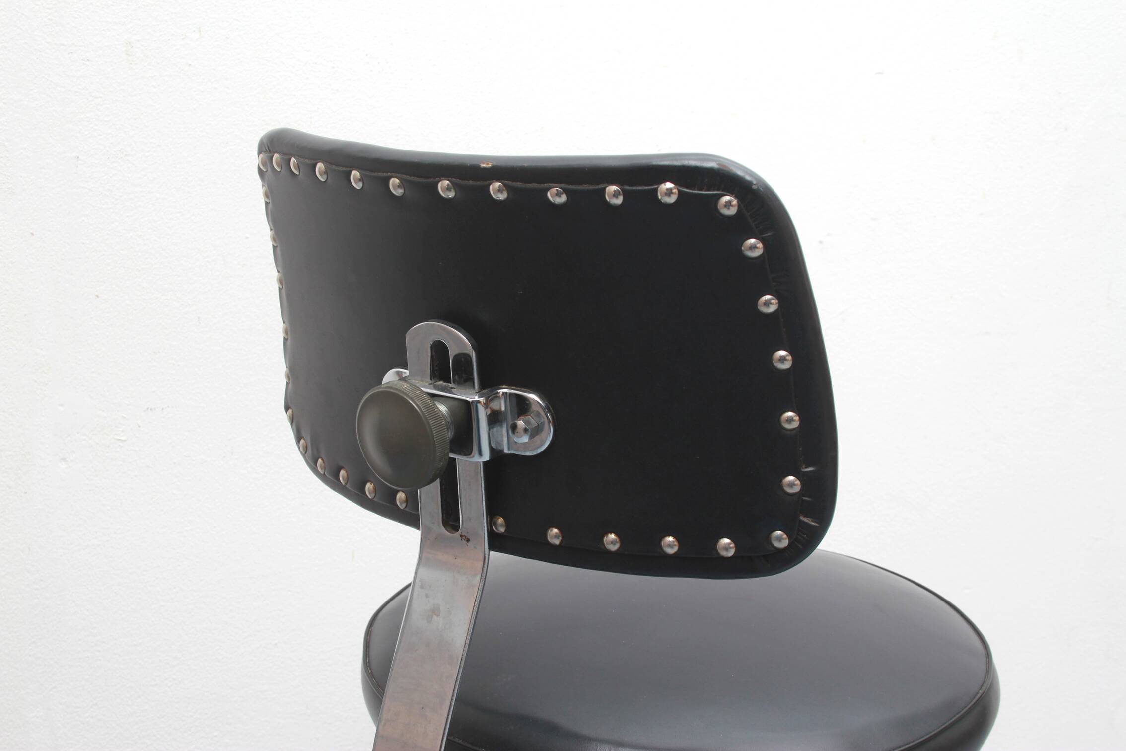 1960s office swivel chair in black