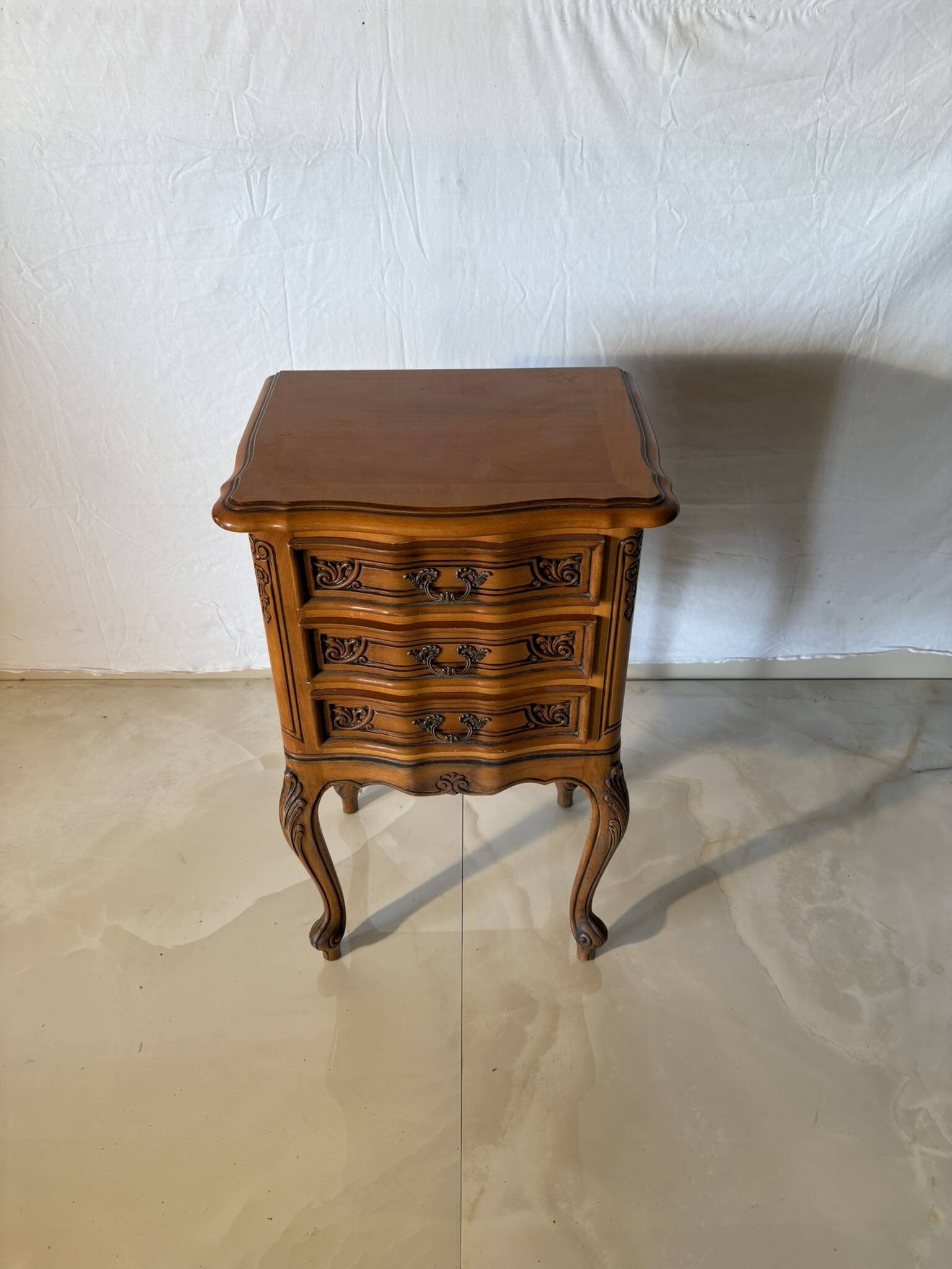 Louis XV style bedside table or chest of drawers – 3 carved drawers