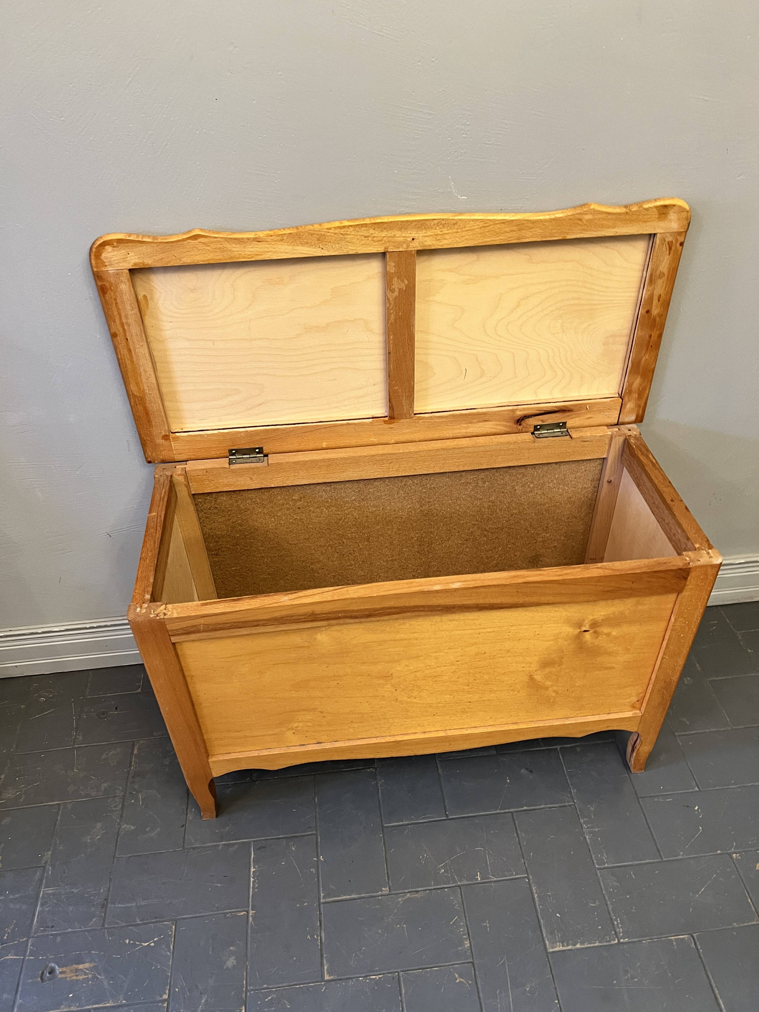 BHV - Children's chest bench