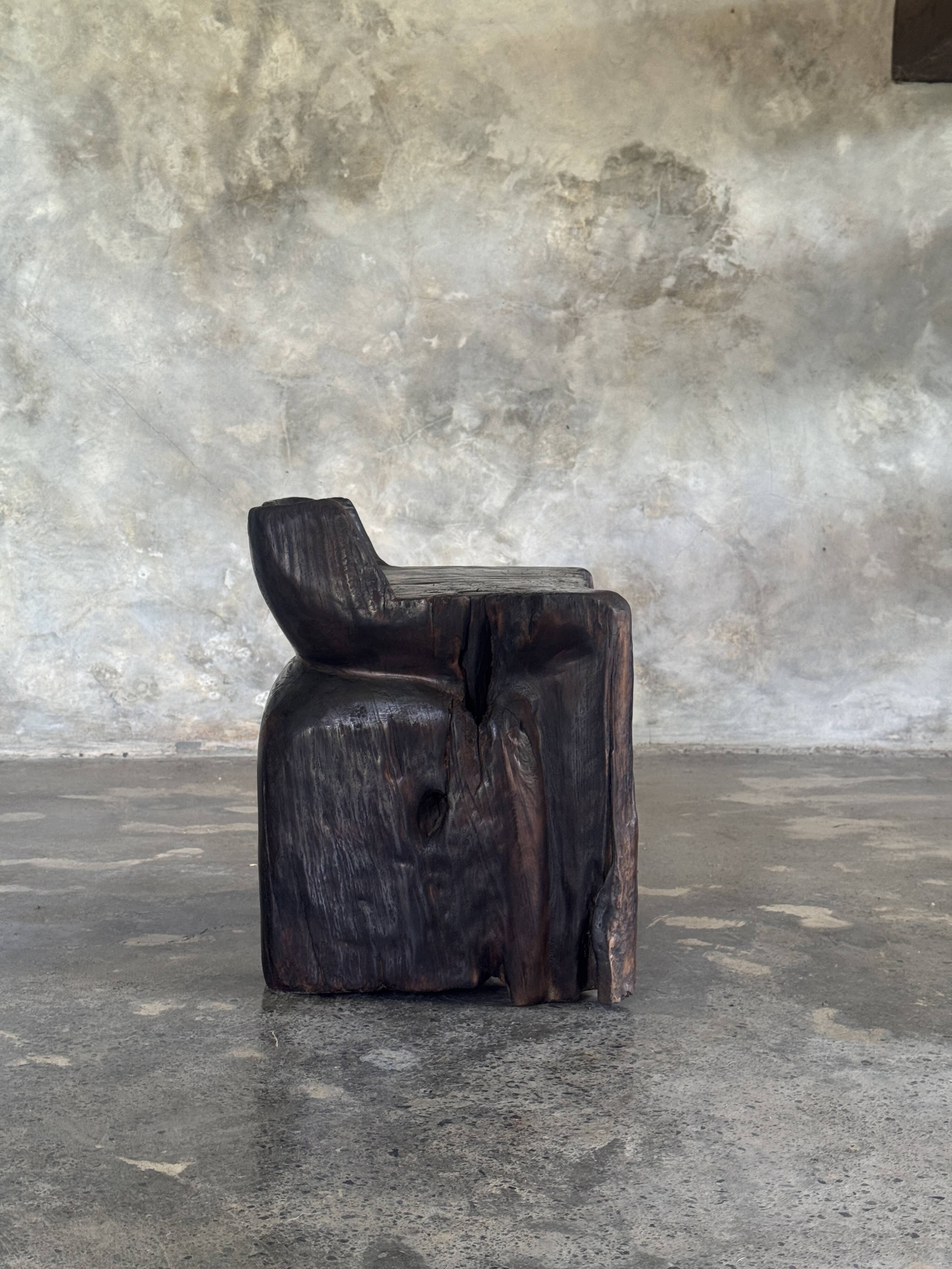 Stool, tabouret or low Japanese-style armchair in brutalist monoxyle radica.