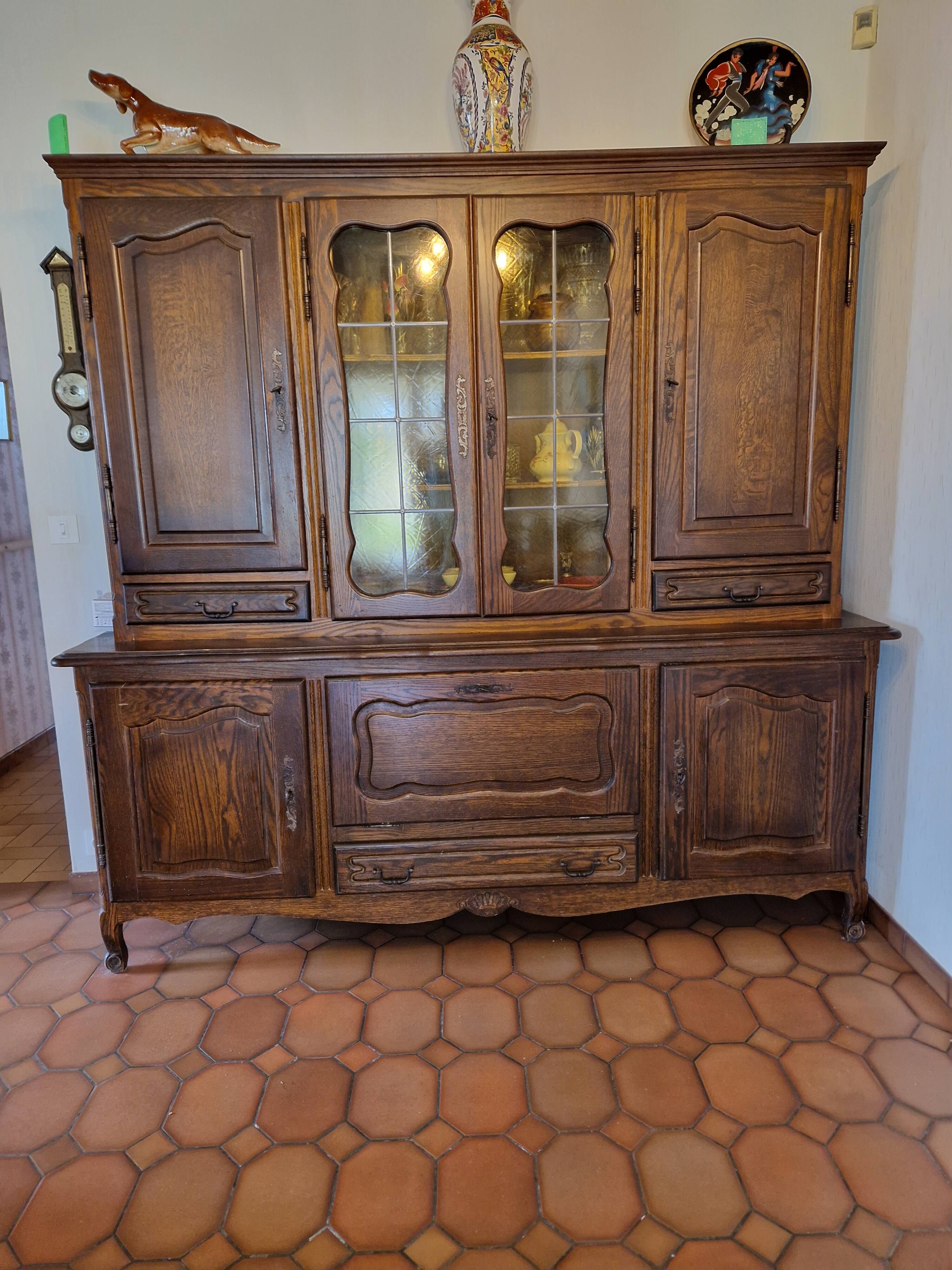Glass-fronted cabinet