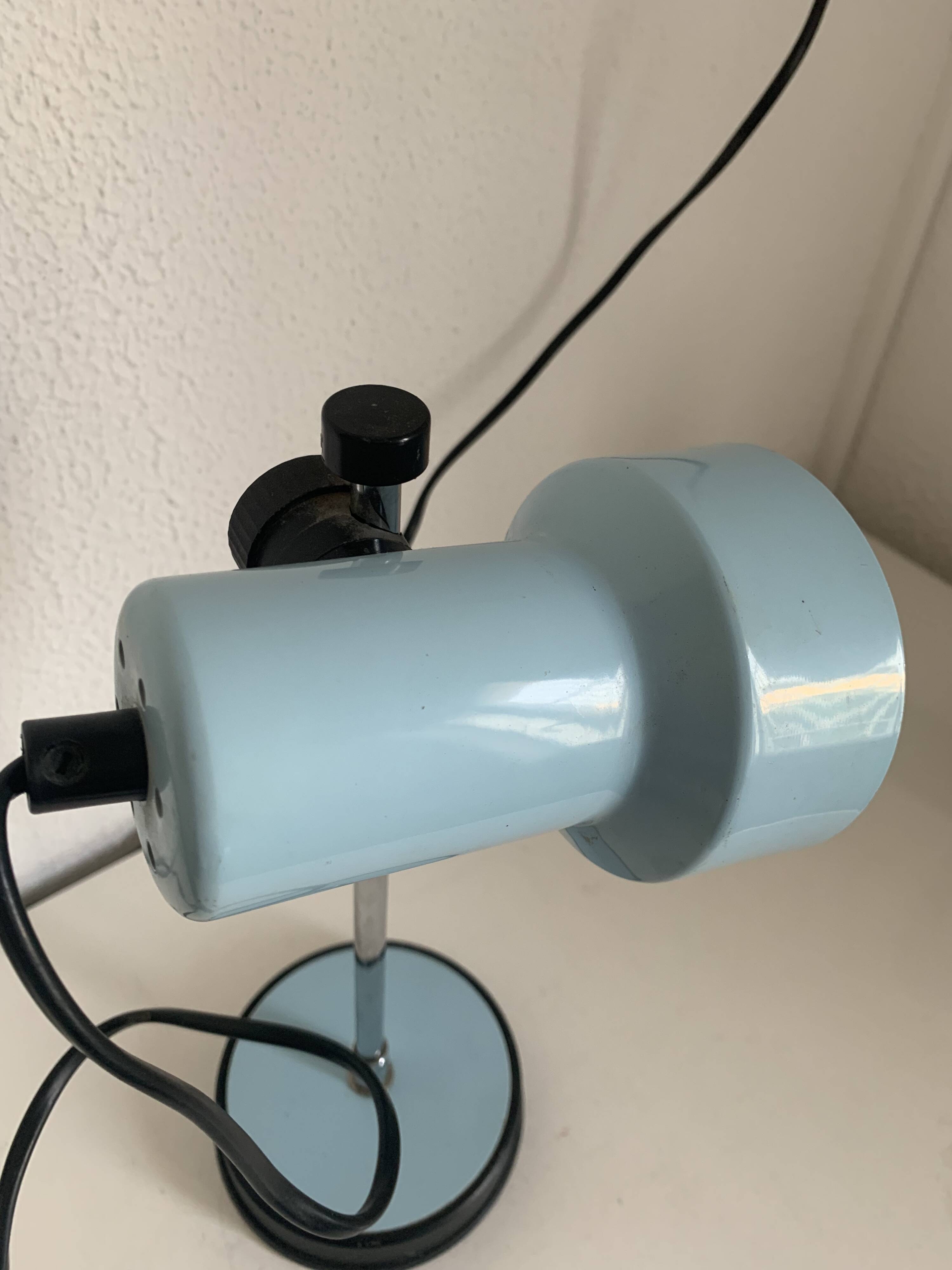 Lampe vintage 1960 bureau Veneta Lumi bleu ciel - 30 cm