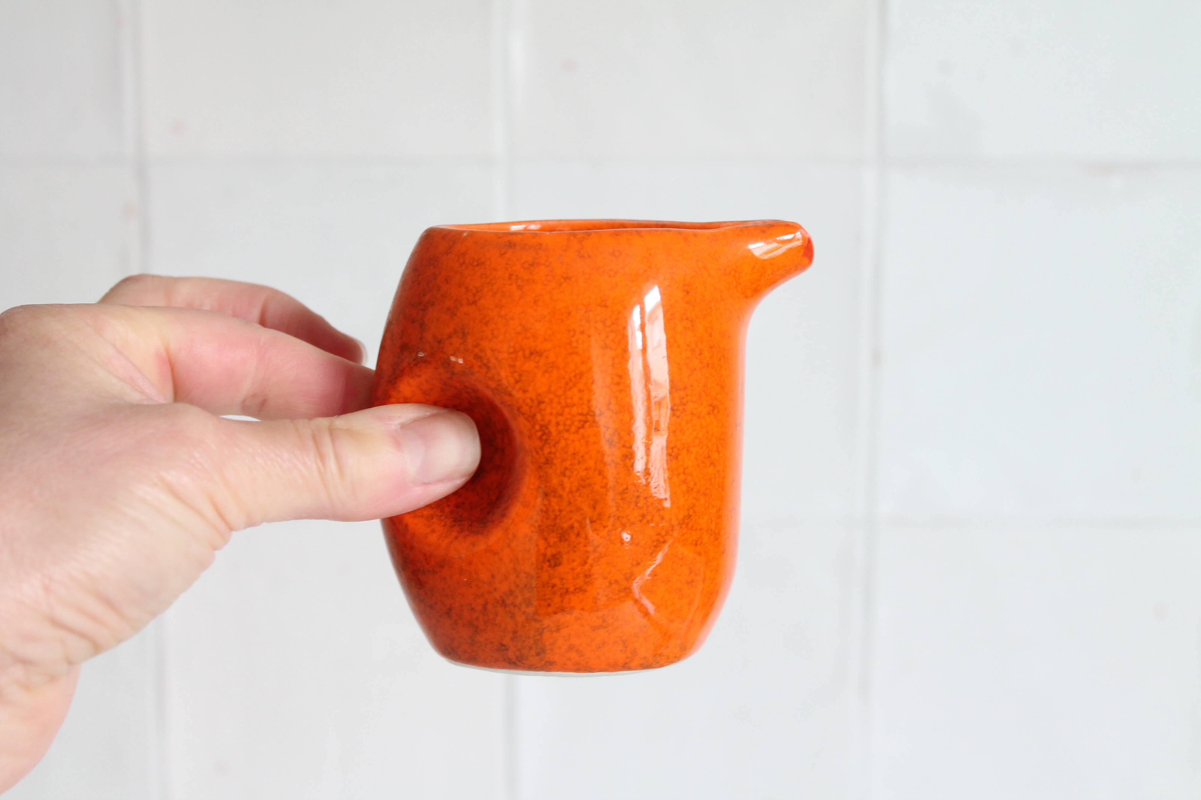 Petit pichet en céramique orange des années 70