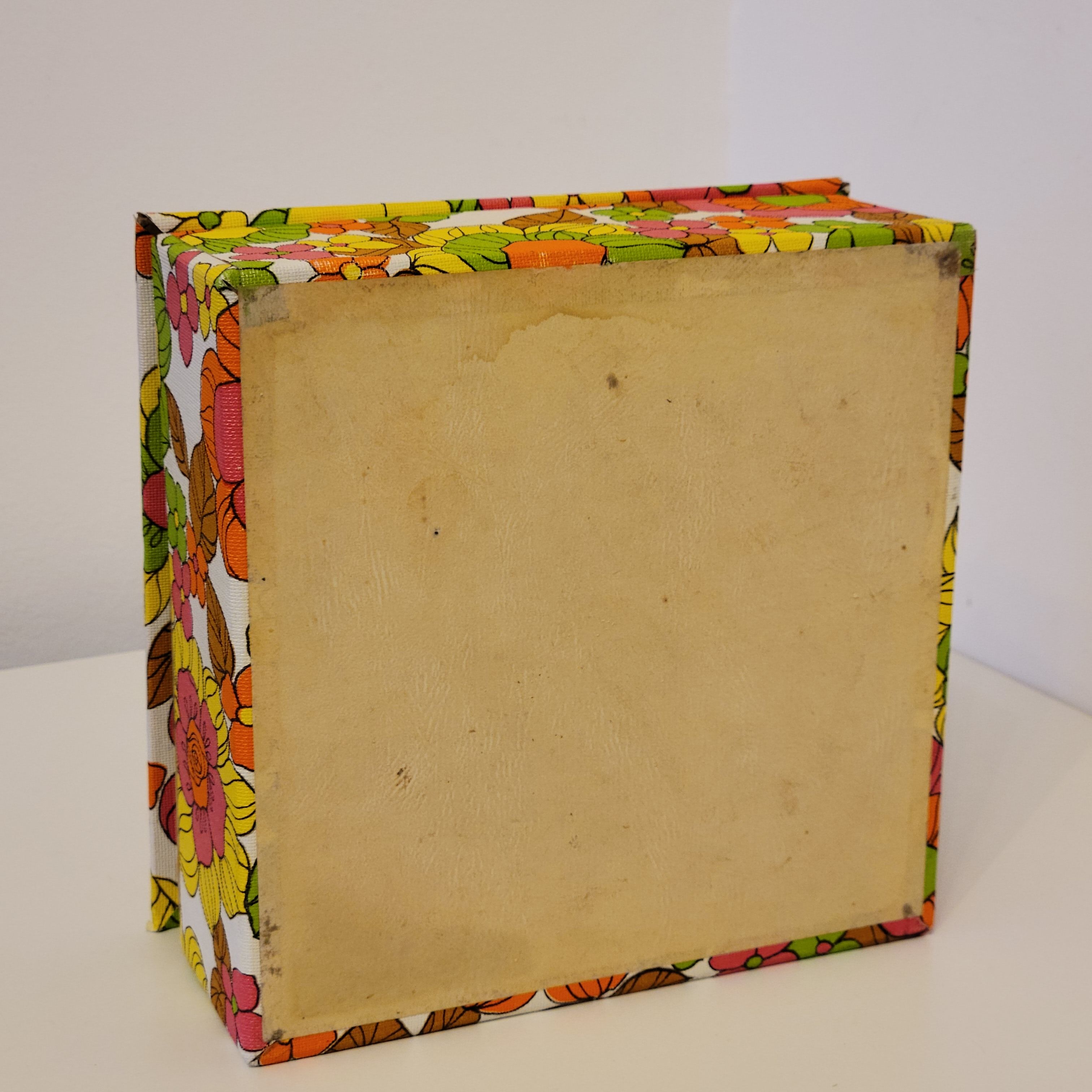 70s box in oilcloth fabric psychedelic floral decoration