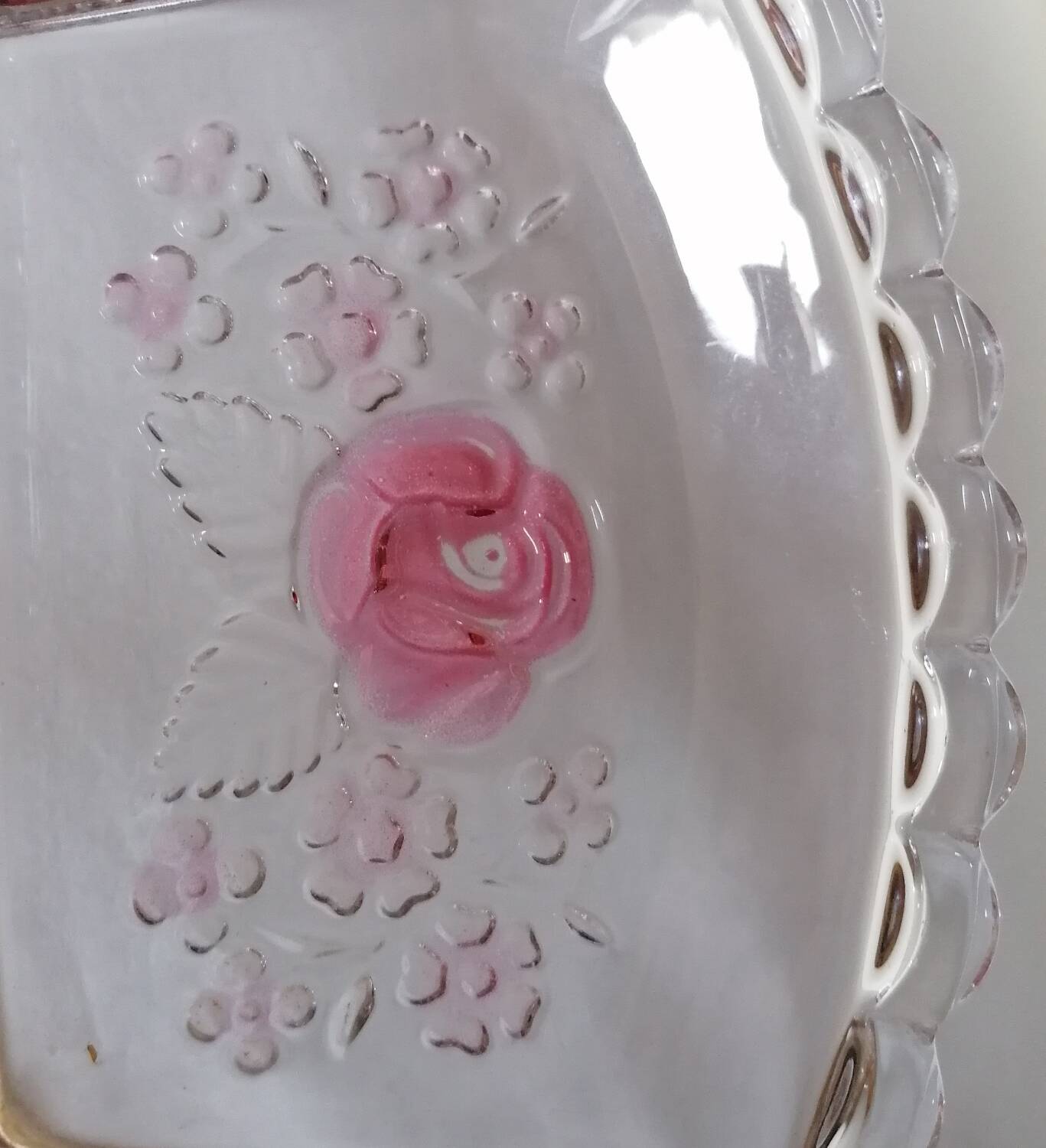 Appetizer dish with crystal compartments