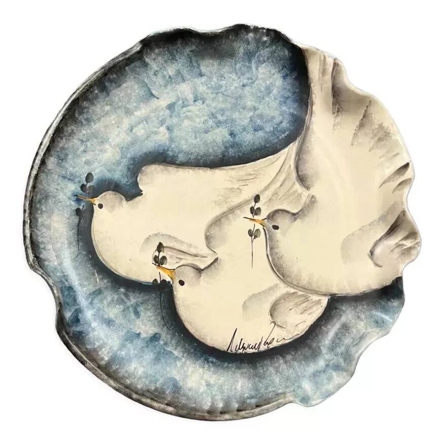 Art Deco ceramics circa 1940: large dove-shaped dish signed