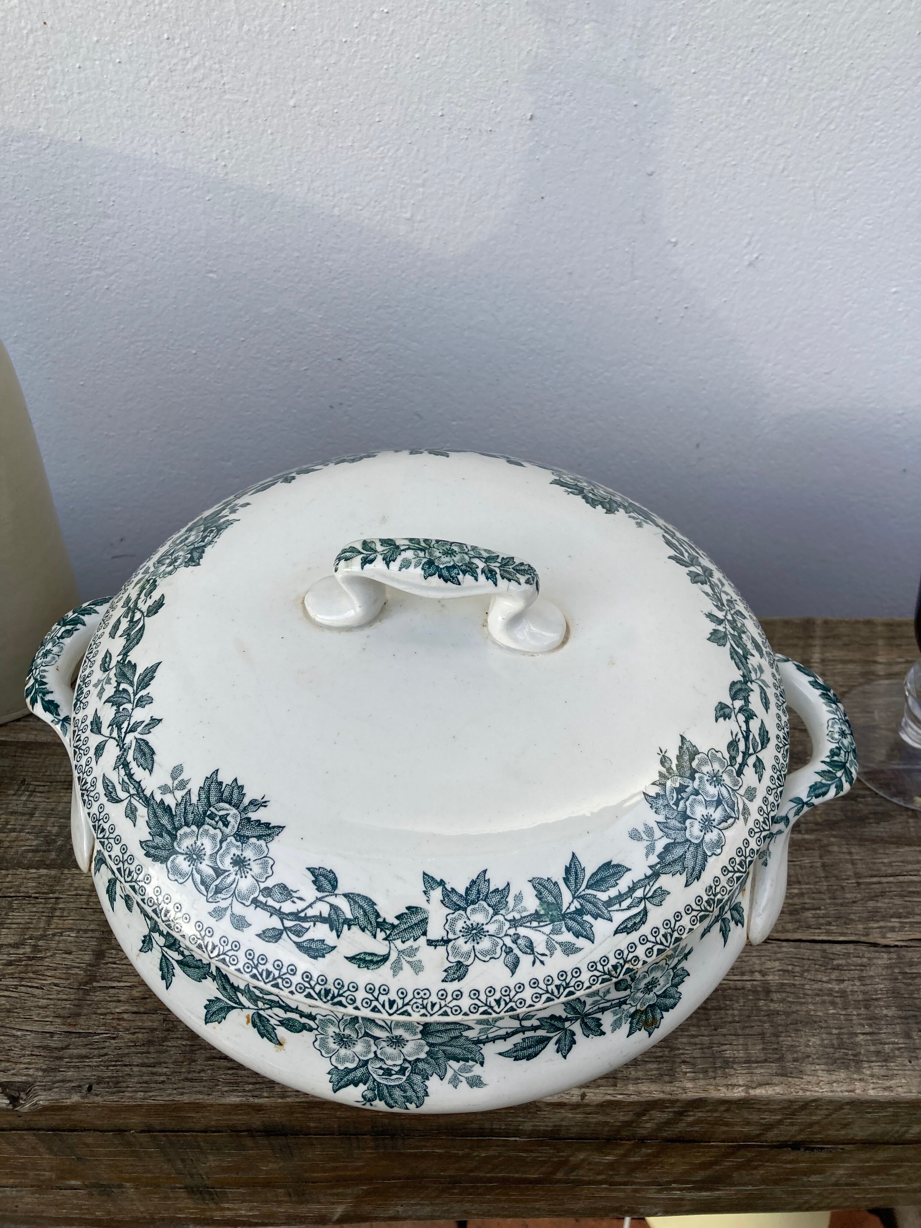 Iron earth tureen Saint Amand Guadeloupe ancient ceramic