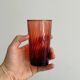 4 verres à eau rouges translucides.