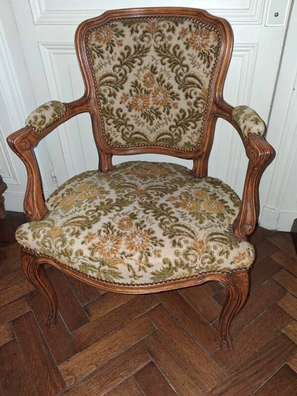 Pair of cabriolet armchairs in Louis XV style