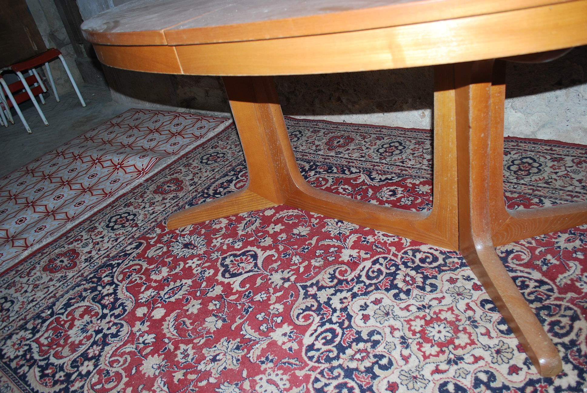 Baumann oval table expandable