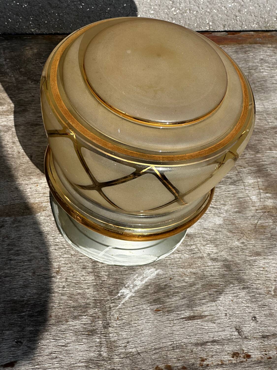 Plafonnier art déco verre sablé rehaussé d’or