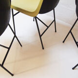 Ensemble de six chaises à manger en fibre de verre moulée des années 1960 par Miroslav Navratil