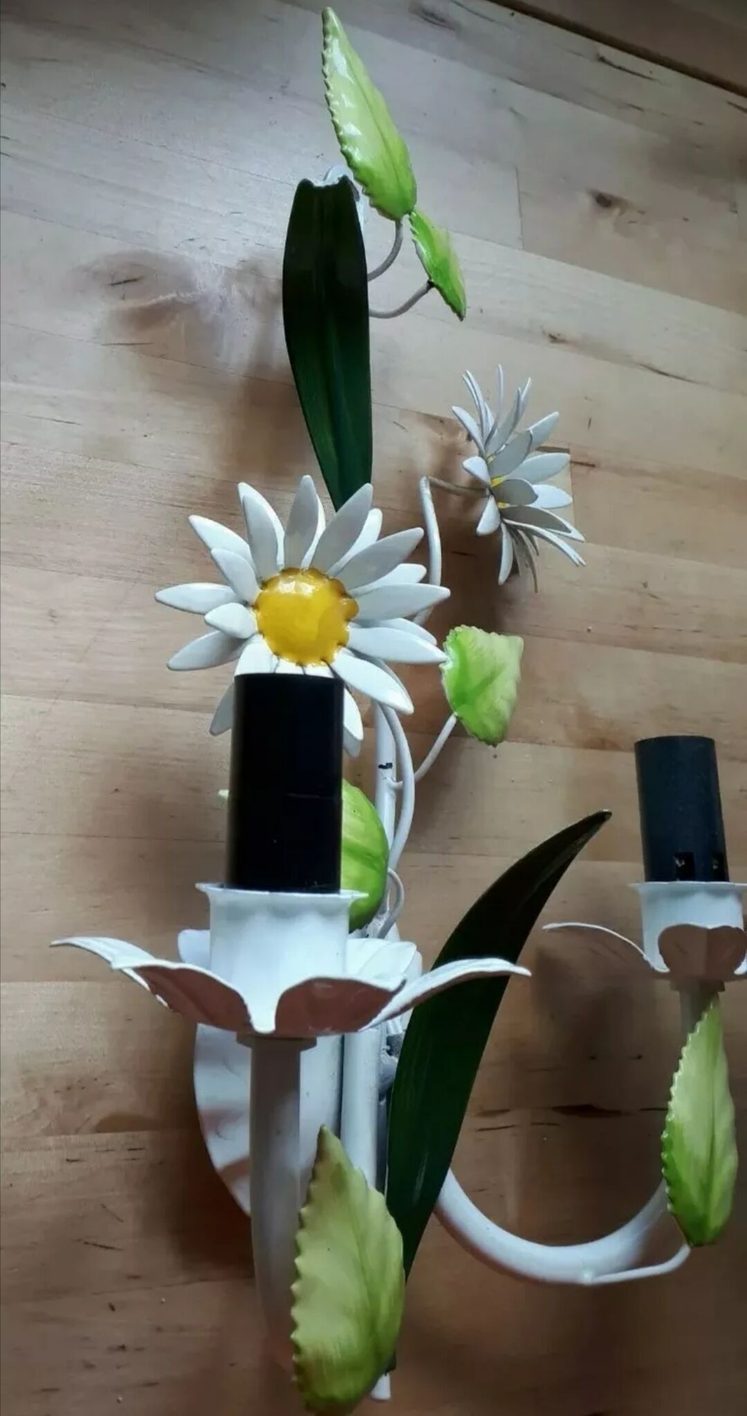 Marguerites painted sheet wall lamp