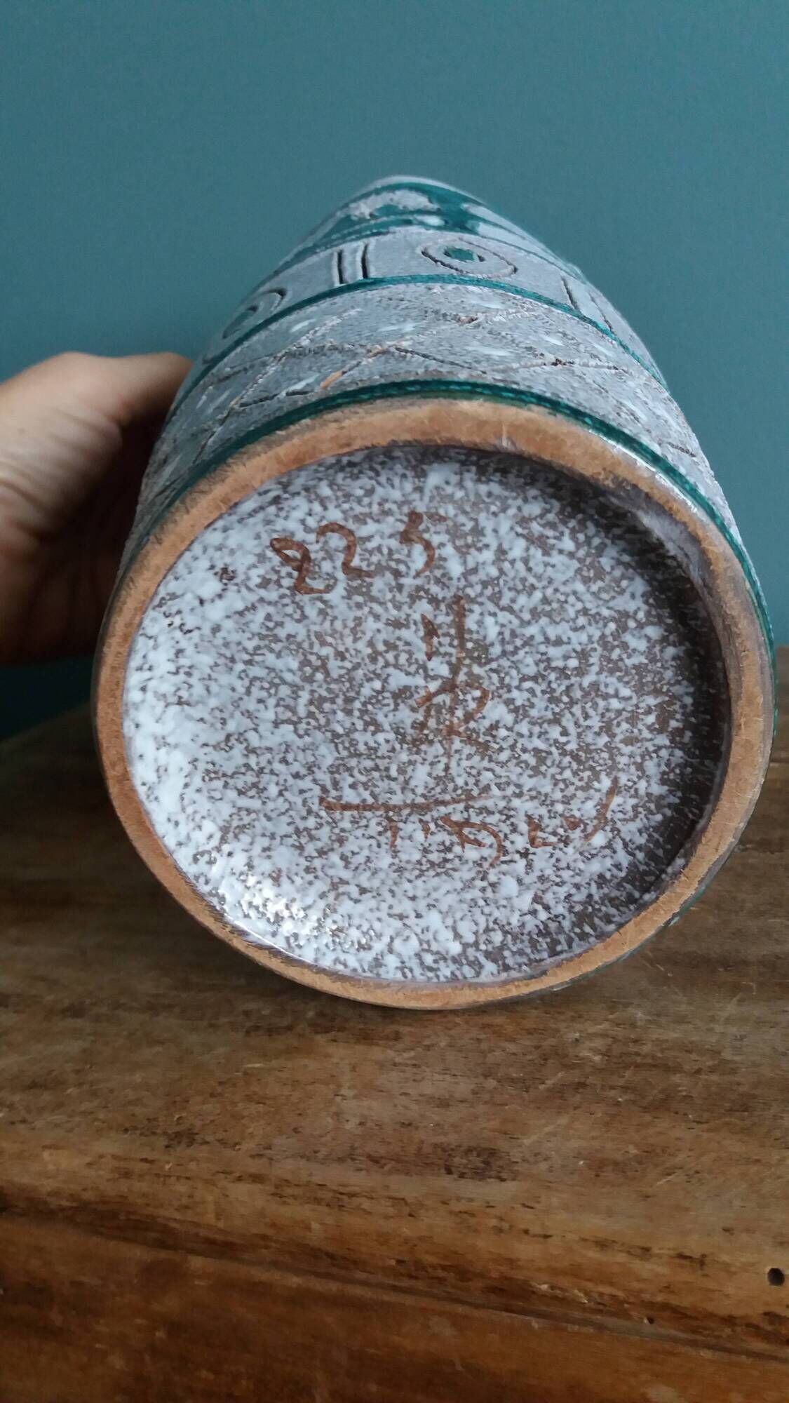 Sgraffito vase signed Nuovo Rinascimento, Fratelli Fanciullacci, Italy