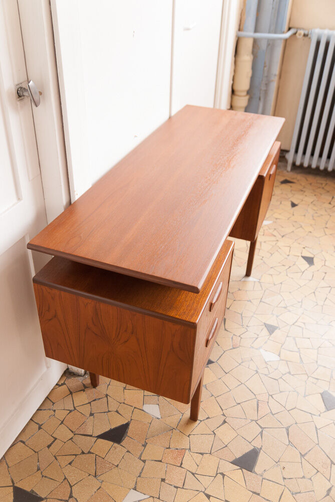 Office feet spindles by Gplan