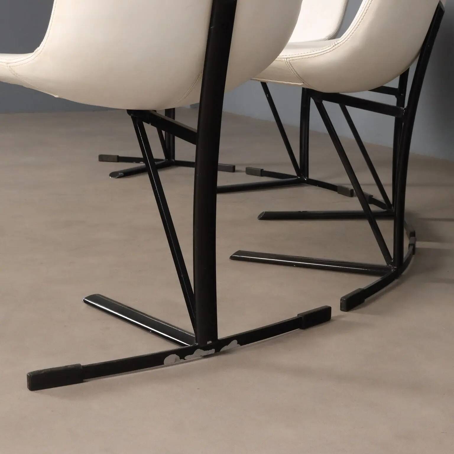 Chaises vintage Saporiti en métal et similicuir, design Italie années 1960
