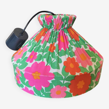 Suspension "kitch" in floral fabric