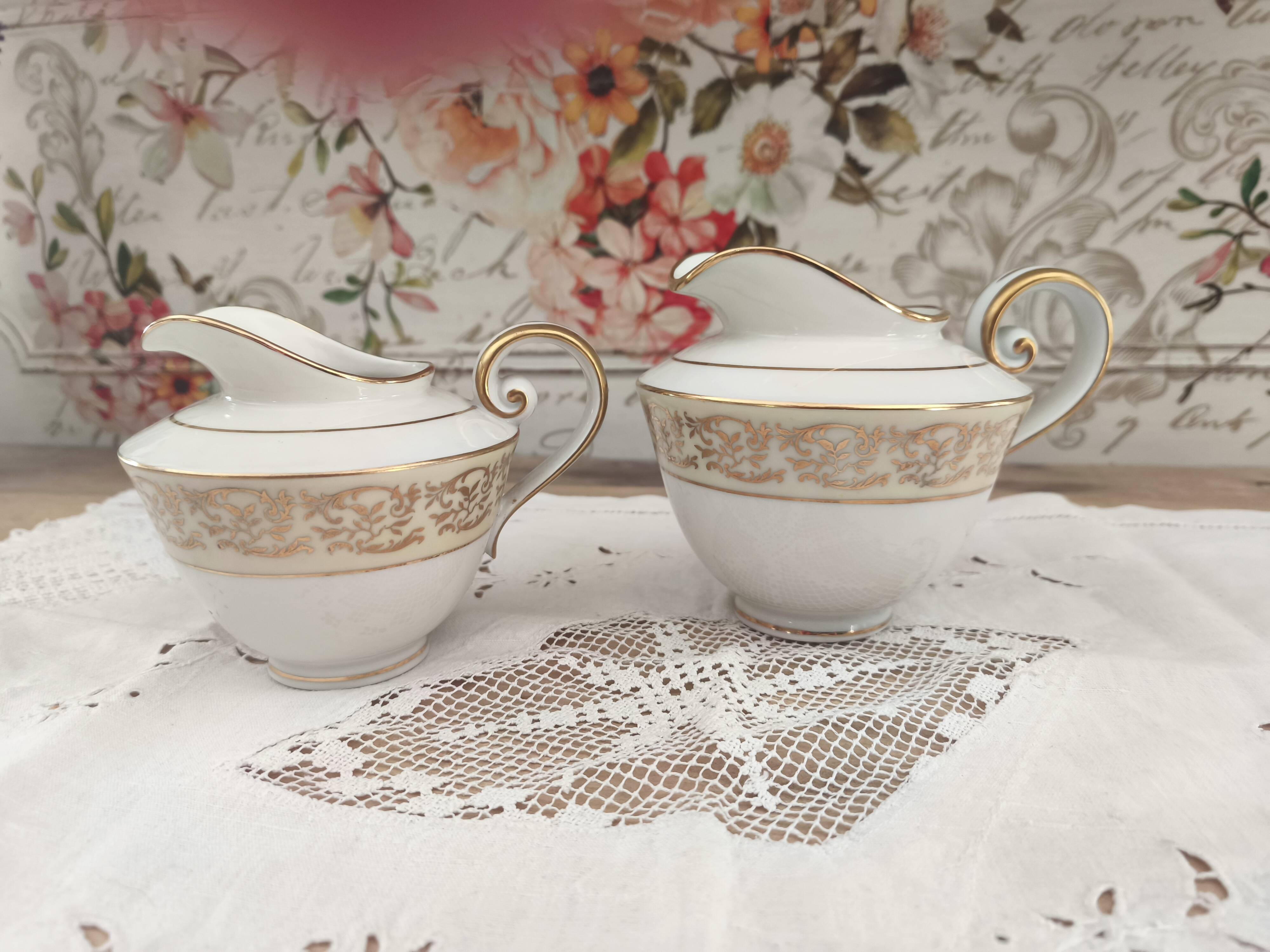 Ensemble pot à lait et crémier en porcelaine de Limoges