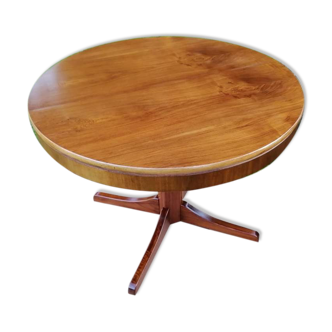 Adjustable vintage table with an extendable top