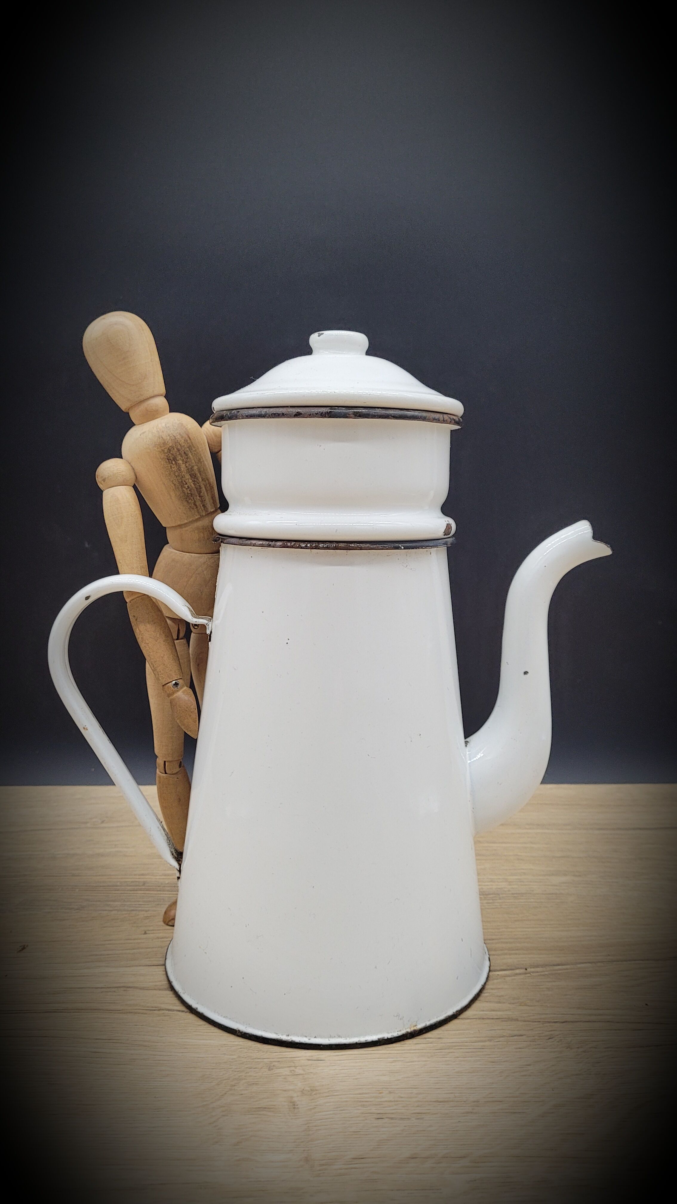 White enamelled teapot coffee maker