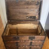 Malle, coffre ancien bombé en bois