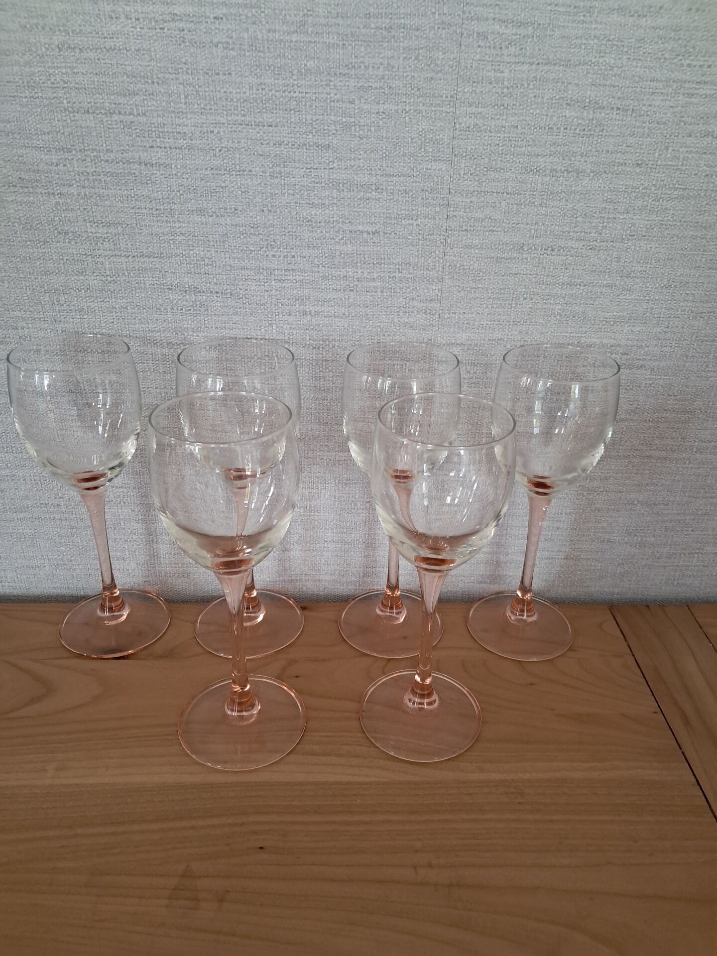 6 Luminarc wine glasses with pink stems from the 1980s.