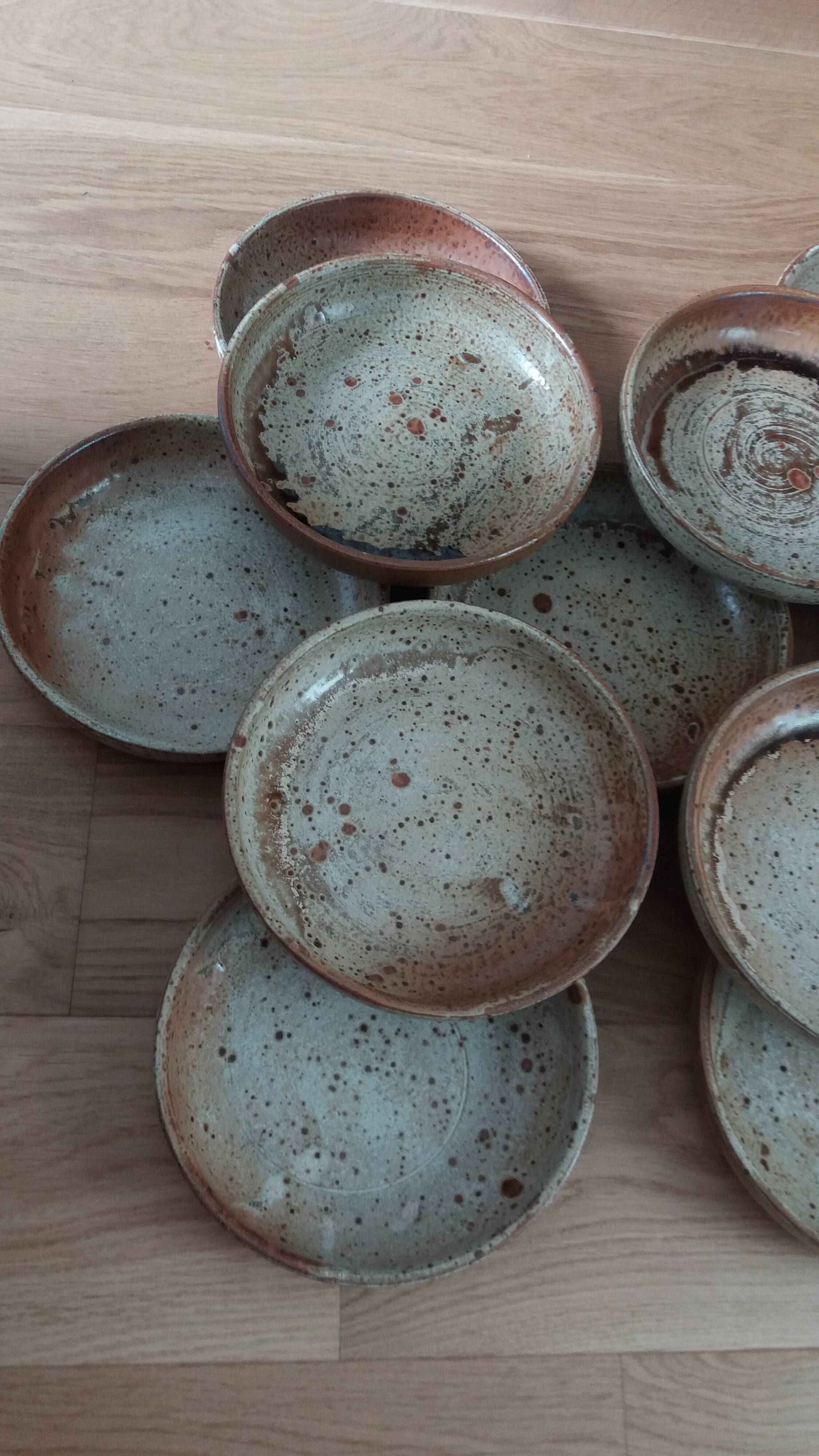 Assiettes creuses en grès de Puisaye par Jean-Pierre Prud'homme