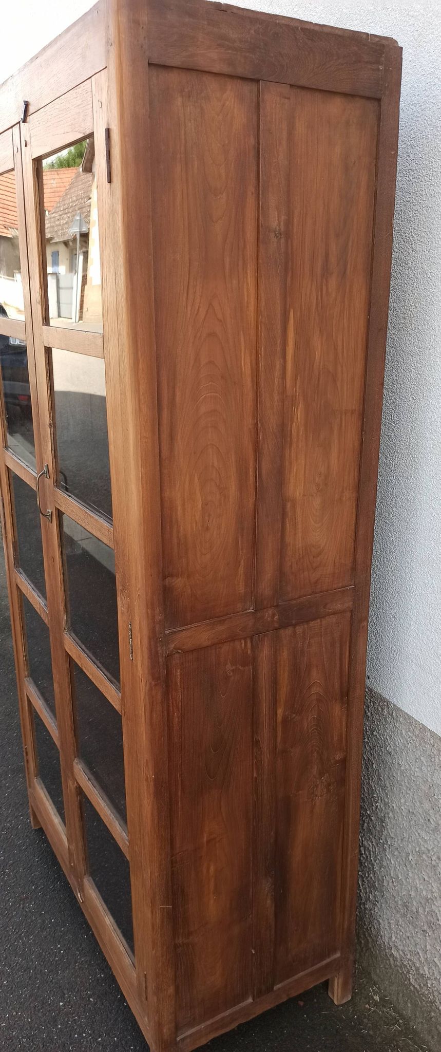 Armoire vitrée en bois