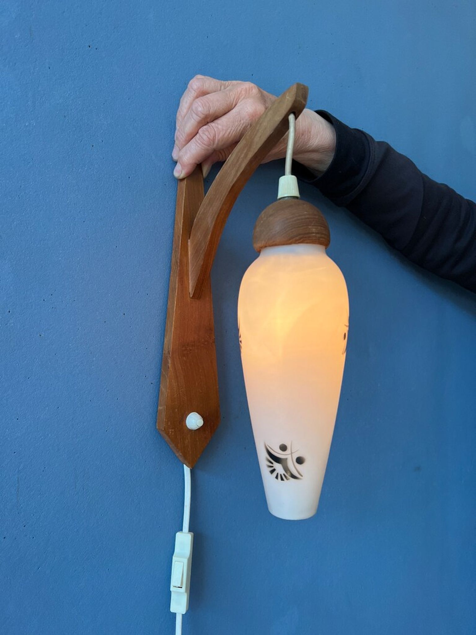 Teak wood wall lamp