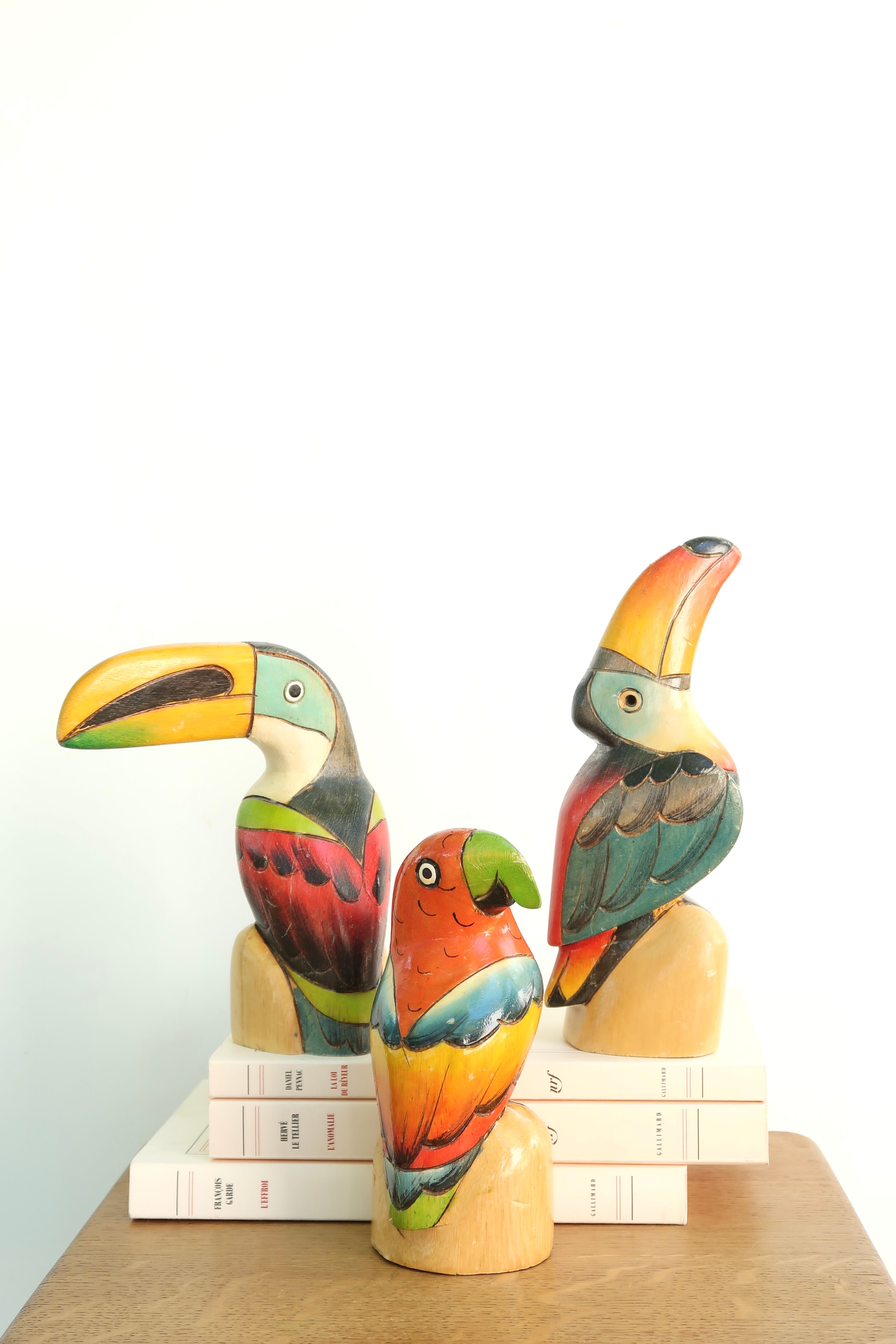 Set de 3 toucans et perroquet en bois, années 80