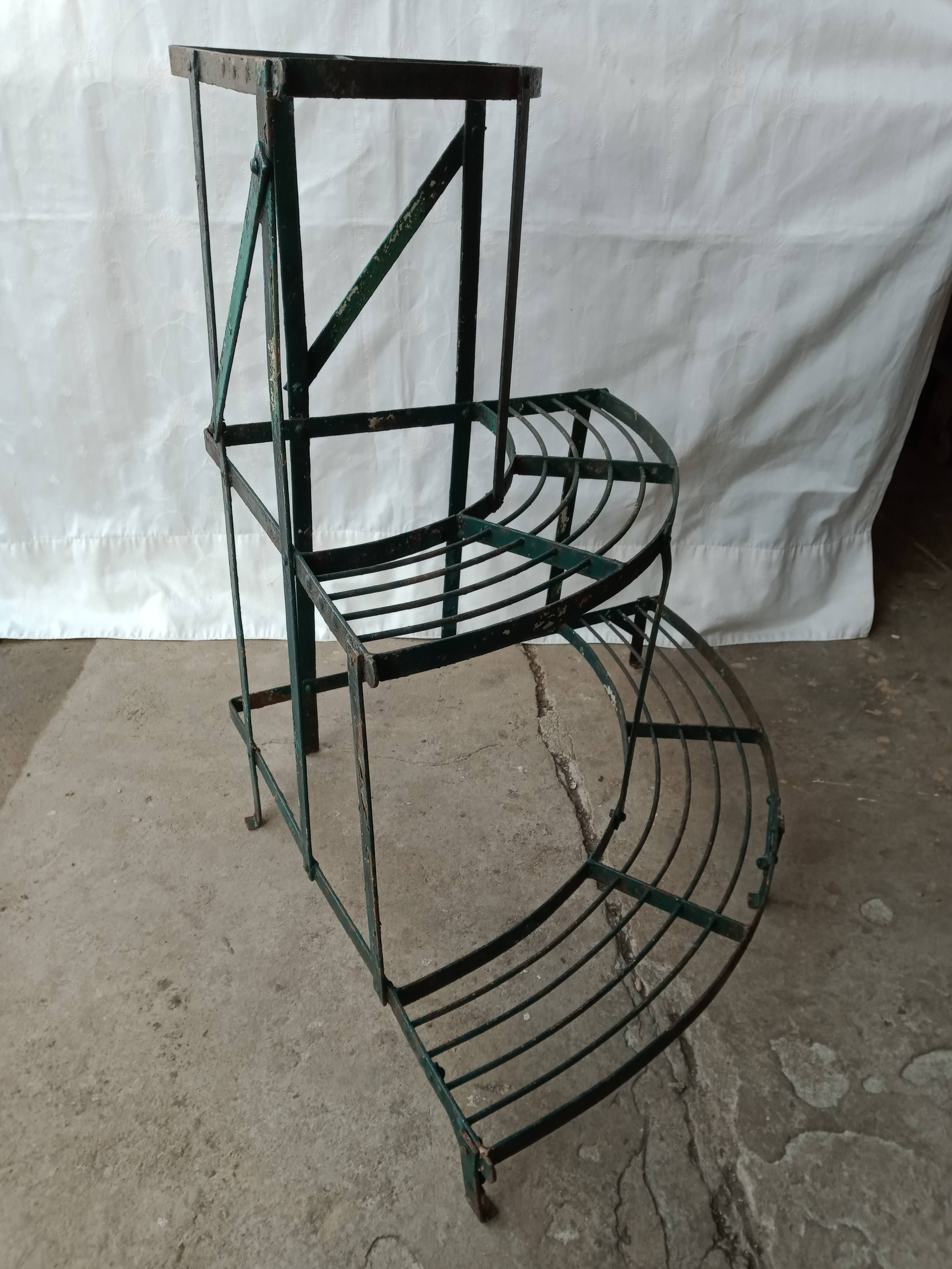 riveted metal corner pot holder